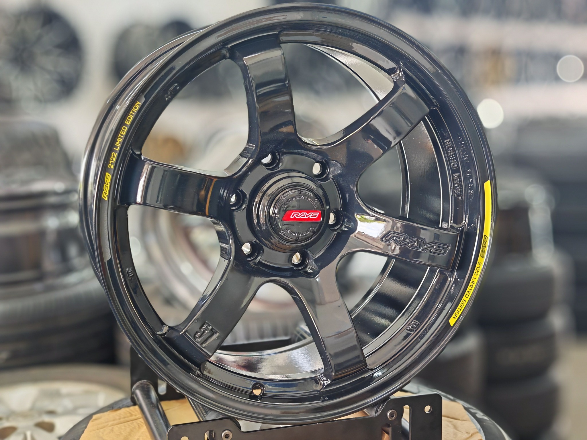 Sibu Sport Rim - rays te57 4x4👈🏾👈🏾🤩🤩 18x9 et0 6x139.7... | Facebook