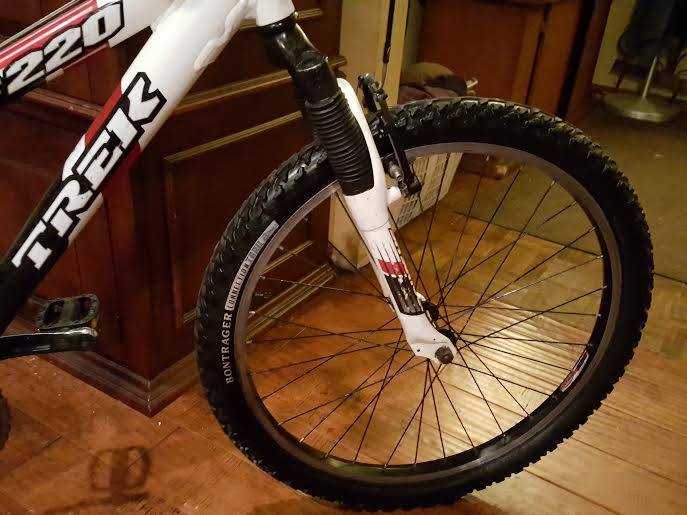 Trek Mt 220, youth MTB, Black & Blue, 24