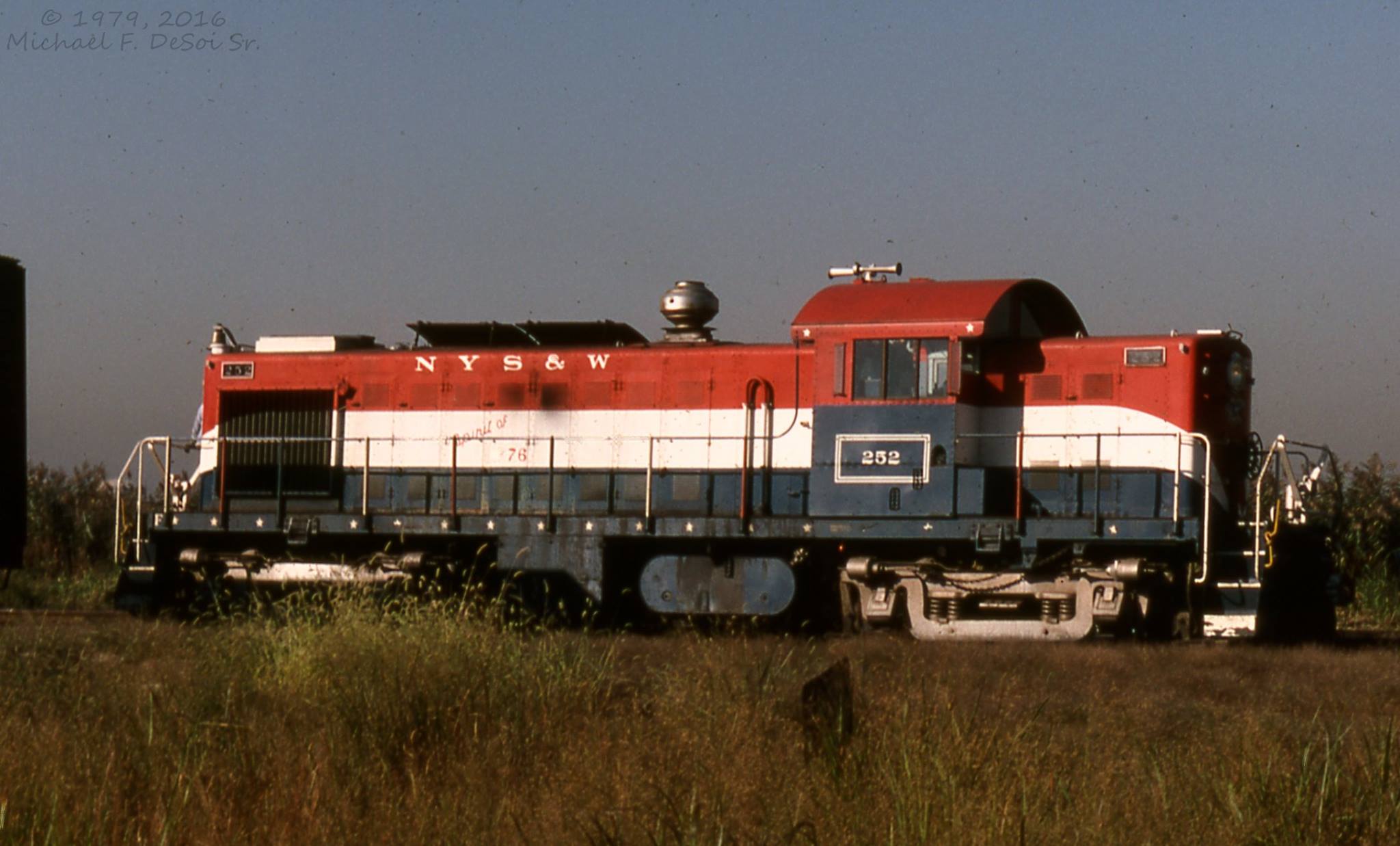 Rail Fans of ALL Lines Past and Present | NYSW RS-1 #252 is shifting ...