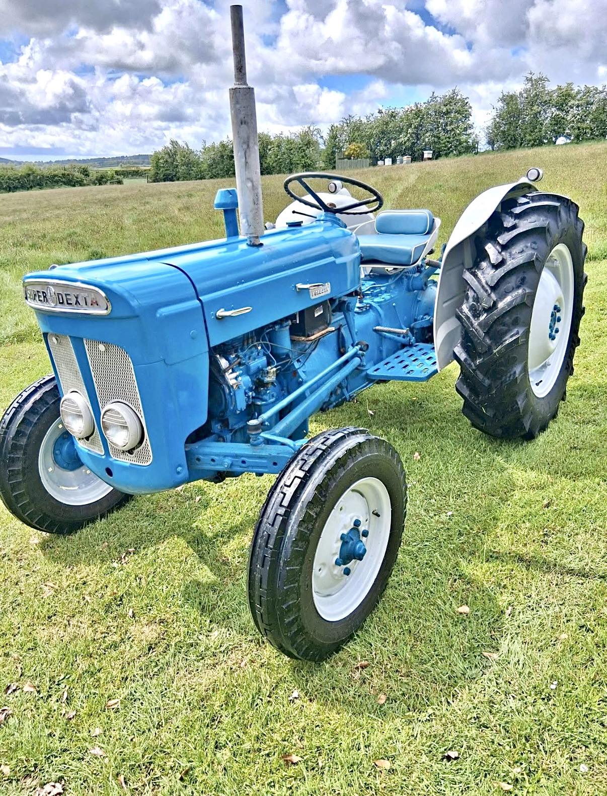 1964 Fordson Super Dexta 💙