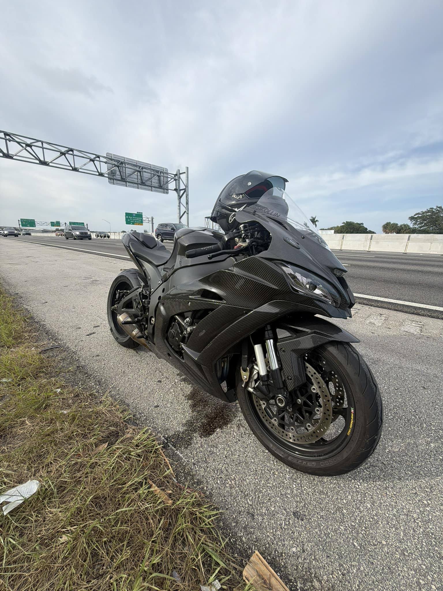 トップス kas Where to find red tops for Kawasaki Ninja ZX-10R?