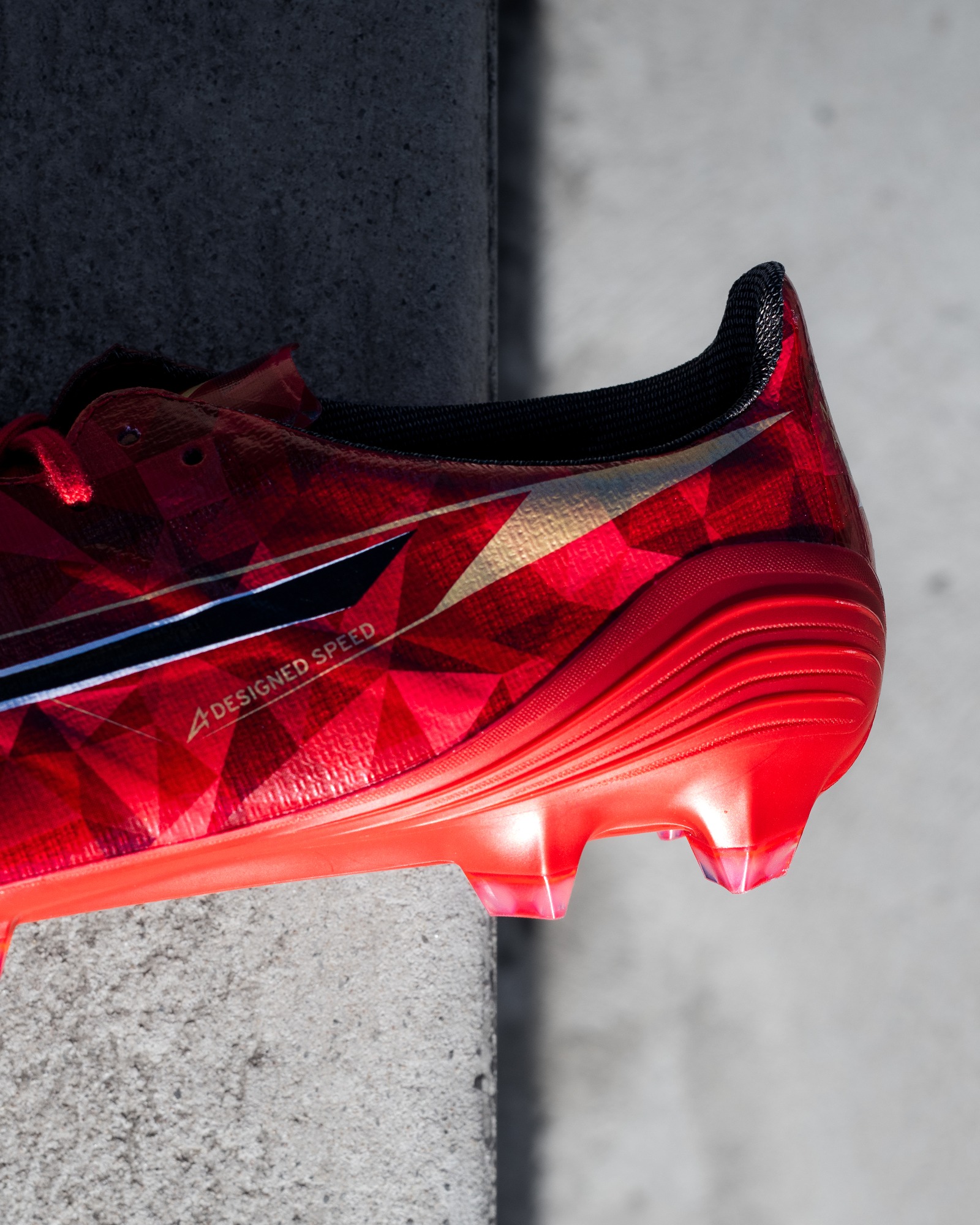 Mizuno Alpha III. A high-performance speed boot that has people