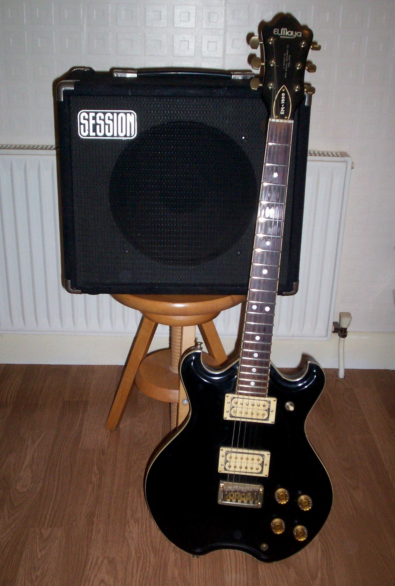 ジャンク　maya ギター This is Lady MAYA, an early 80's ES 175 copy from Kobe/Japan. The
