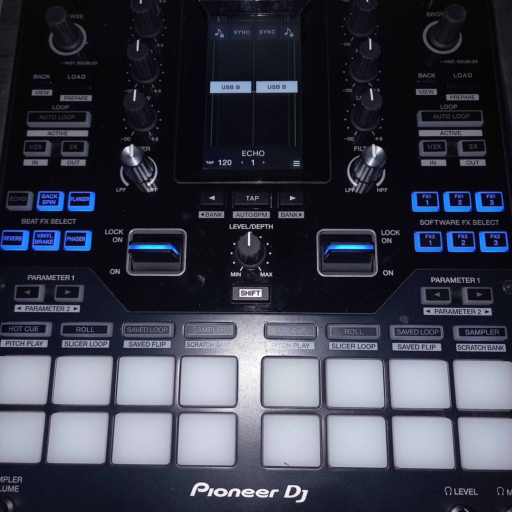 Hello everyone, I just got a pair of CDJ 800 mk2 and I don't know