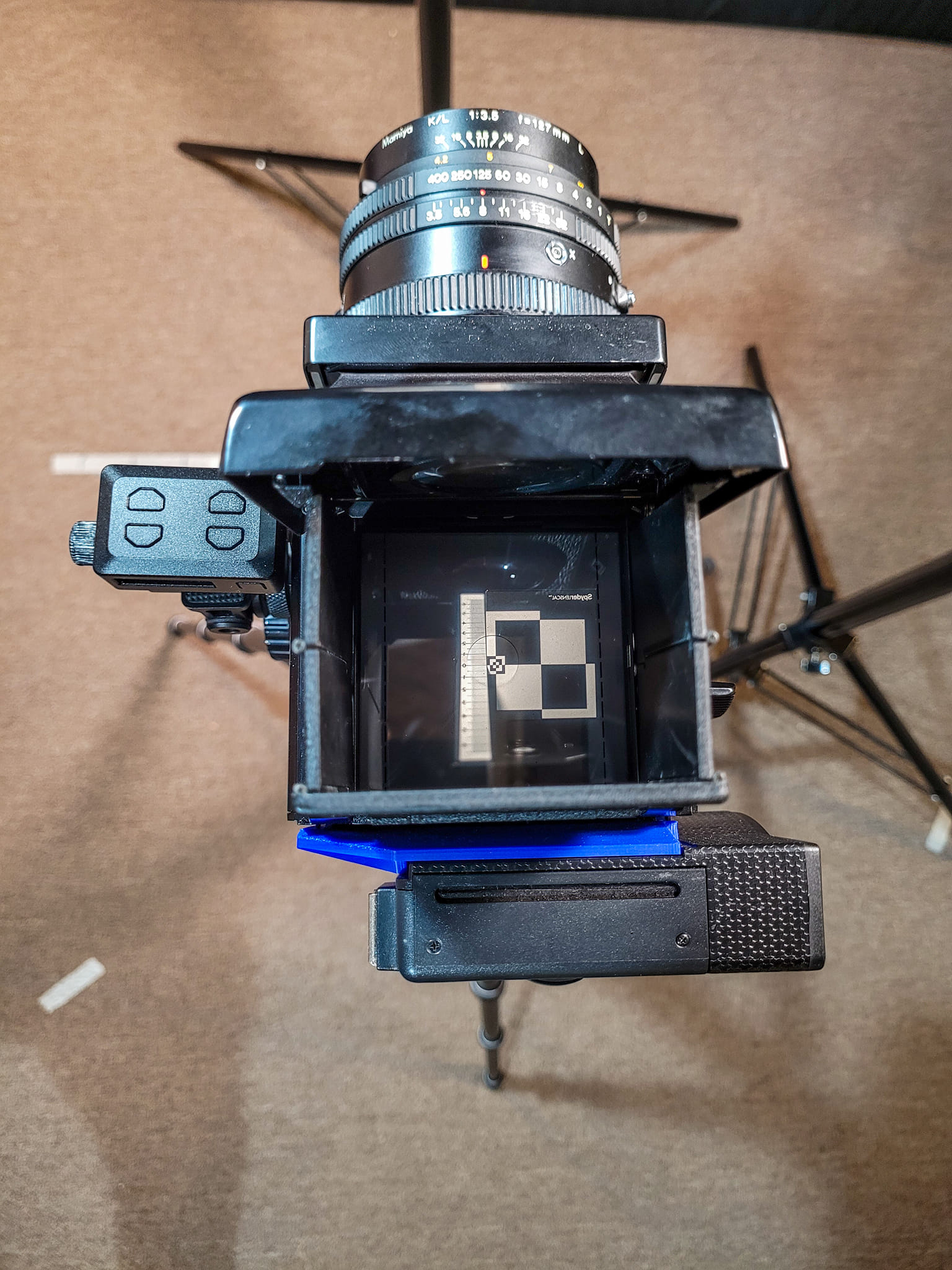 Hi all, just asking, is there a way to adapt lomograflok on Mamiya