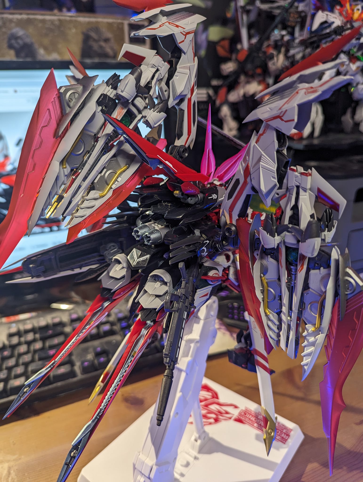 Metal Build Gundam Astray Red Dragonics Figures