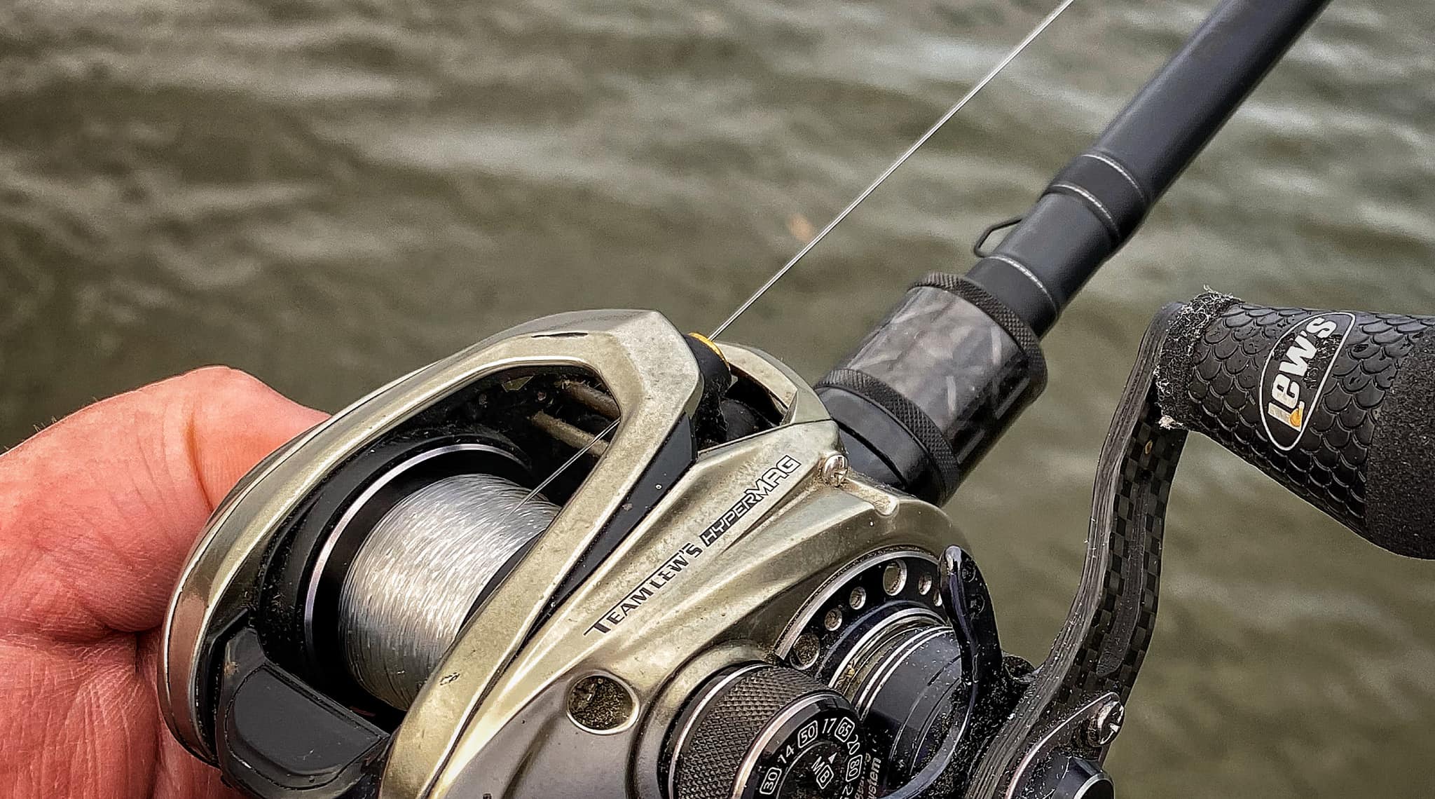 molinete shimano stella 1000SSPG MILW-24R009 Anglers Product Spotlight - consistent cranking pressure Hook Size - Weight - Pack Quanity:2/0 - 1/12 oz - 3 pack