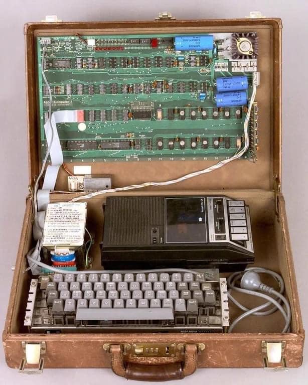Steve Wozniak's Apple I, 1976. Apple's first „Notebook“ Computer 😉