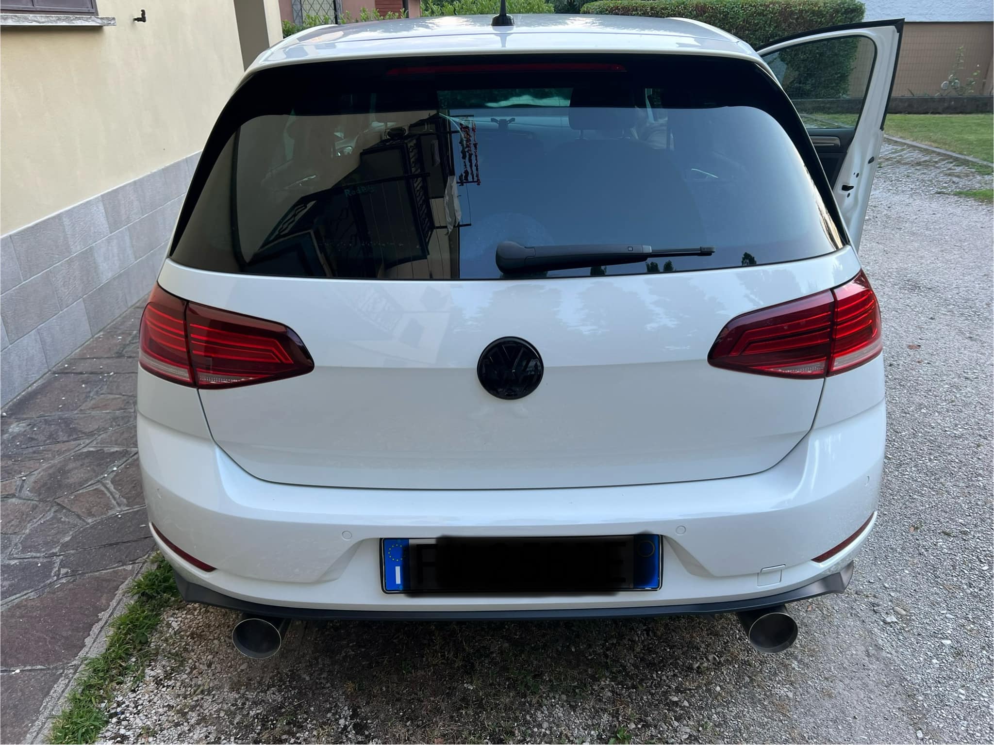 Logo TDI Nero Lucido Per Bagagliaio – Emblema Posteriore Sportivo, Adesivo Resistente, Sostituzione OEM, Modifica Auto