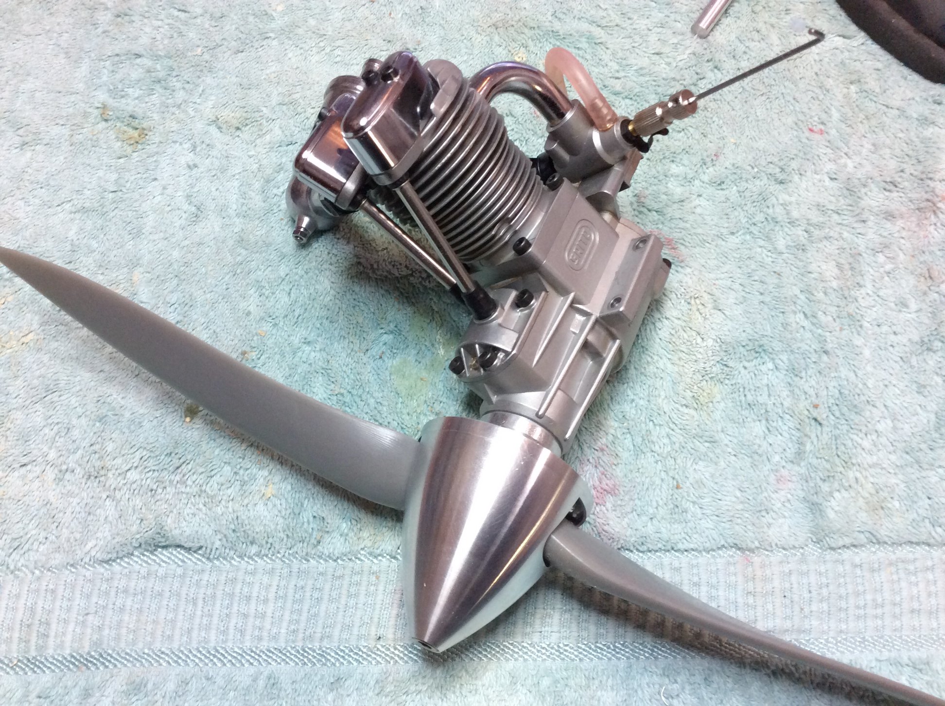 What's the performance of Saito FA-180B 4-stroke glow engine?