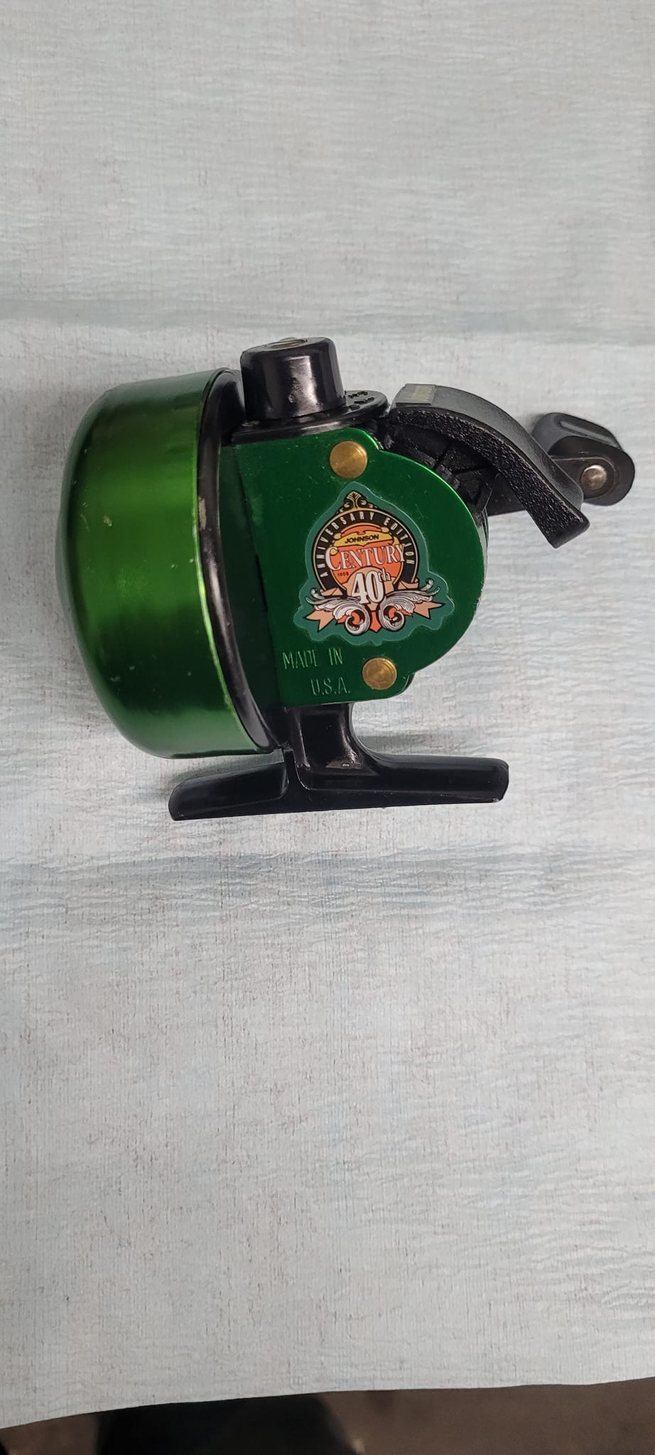 Here is a classic Pezon et Michel Luxor spinning reel. Mer Saumon