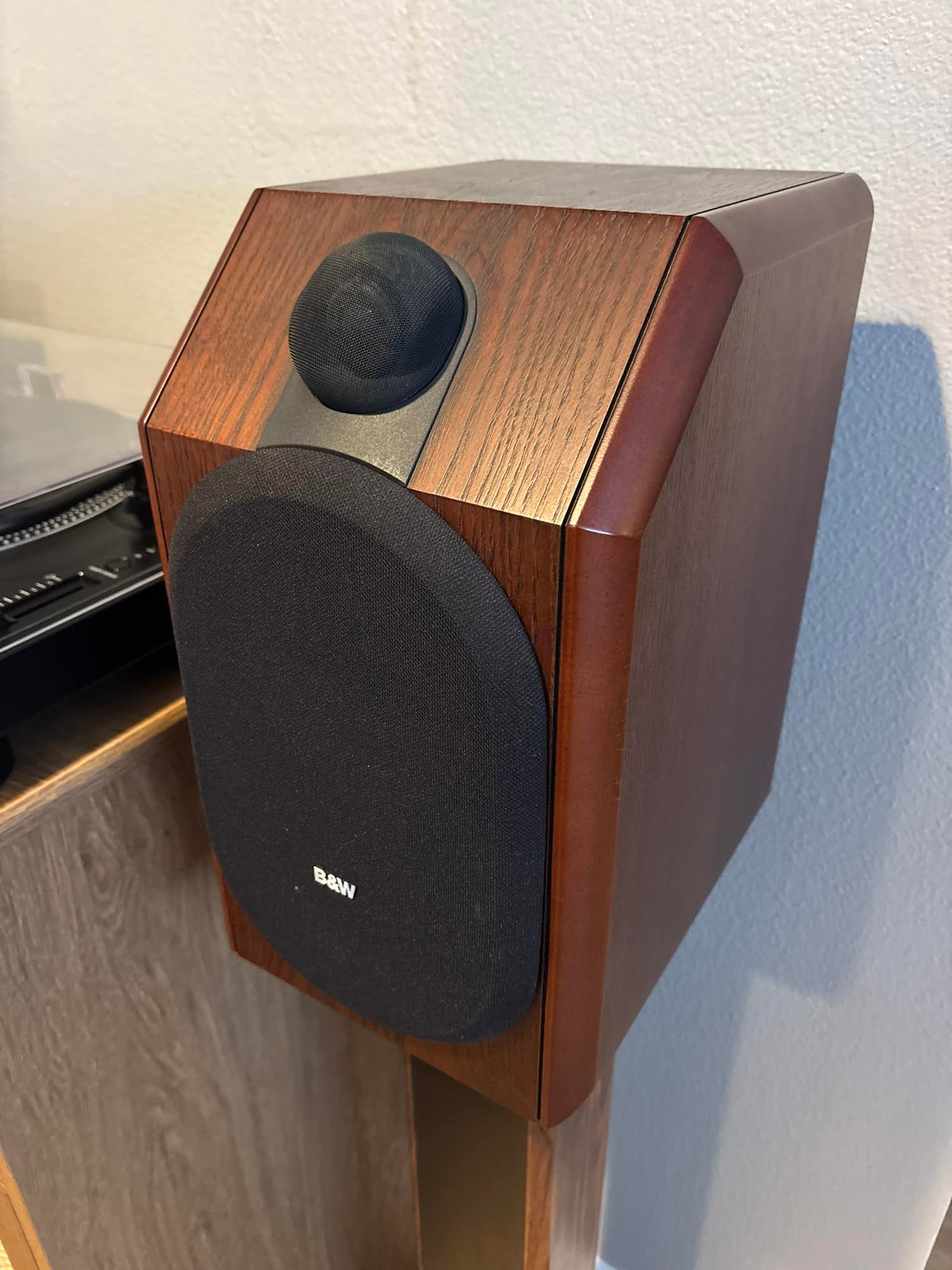 What are Bowers & Wilkins CDM1 speakers worth?