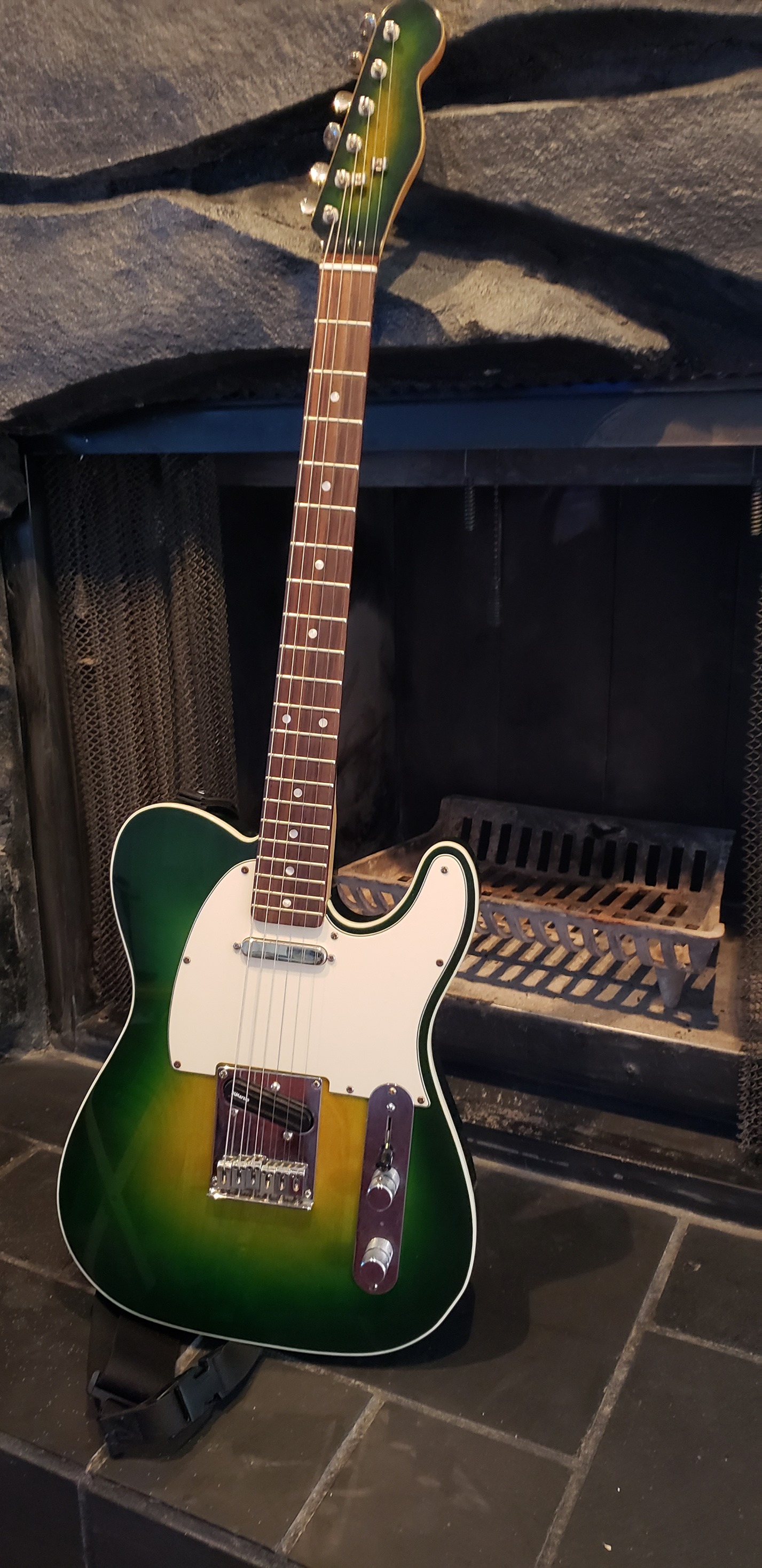 Fender USAボディ × Provisionネック Sperzel