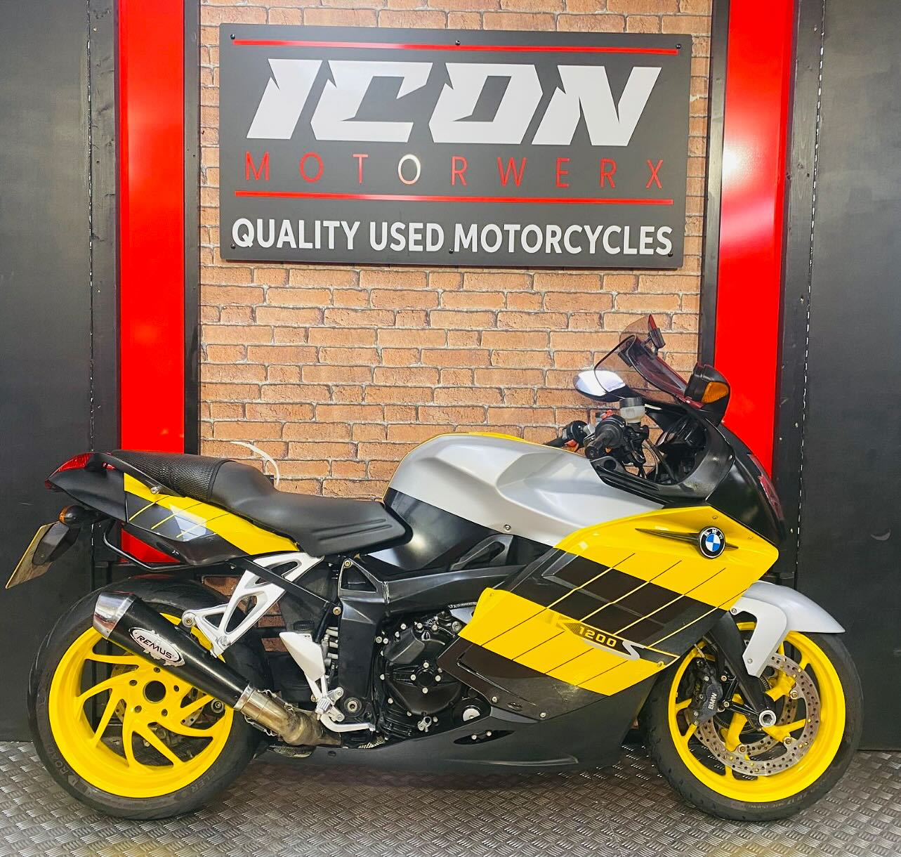 Man レコード Check out this superb 1997 BMW K1200RS with just 15,216 miles