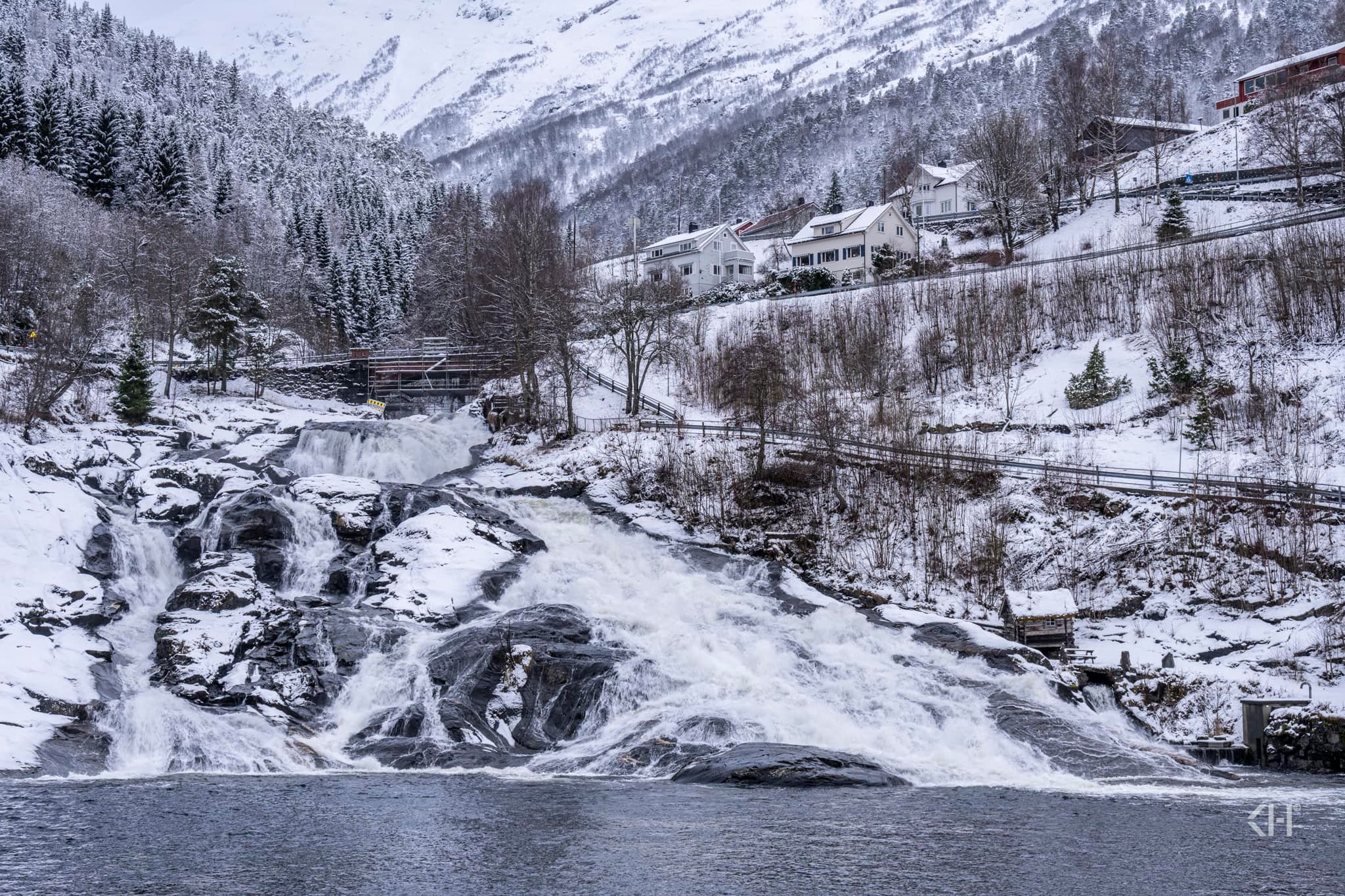 Hellesylt i bilder 📸 | Hellesylt sentrum i nysnø. | Facebook