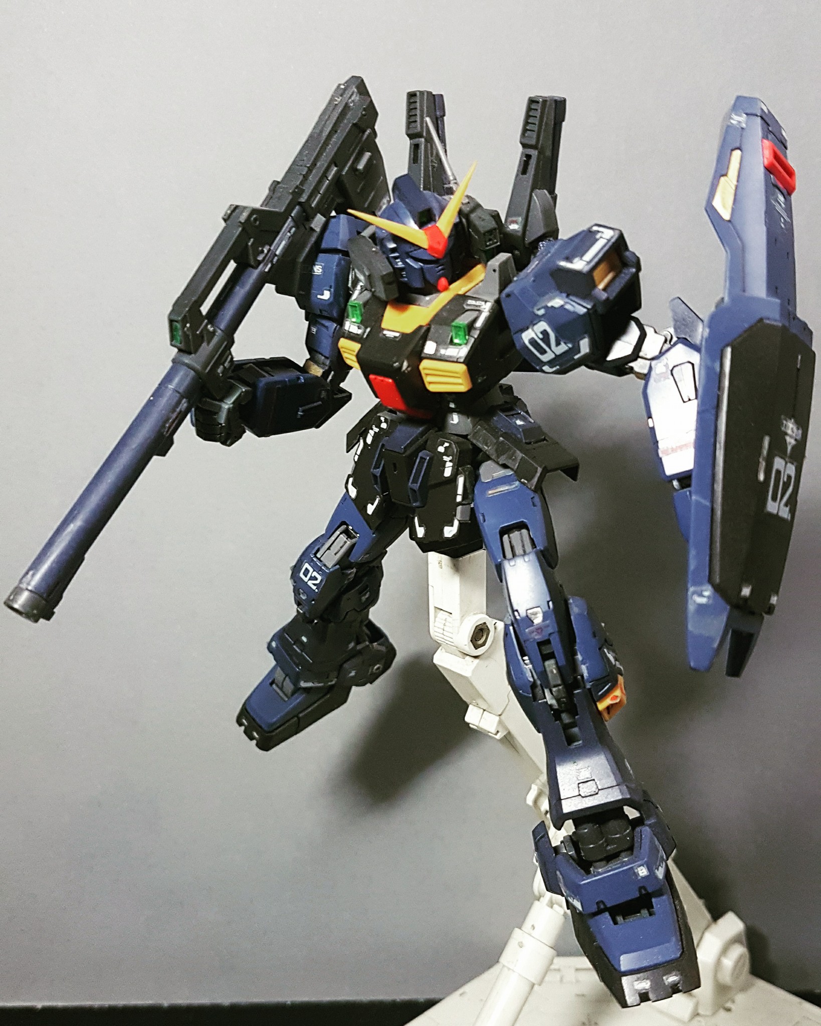 Bandai Hobby RG 1/144 RX-178 Gundam Mk-II Titans - Version Titans Ultra Détaillée Et Articulée