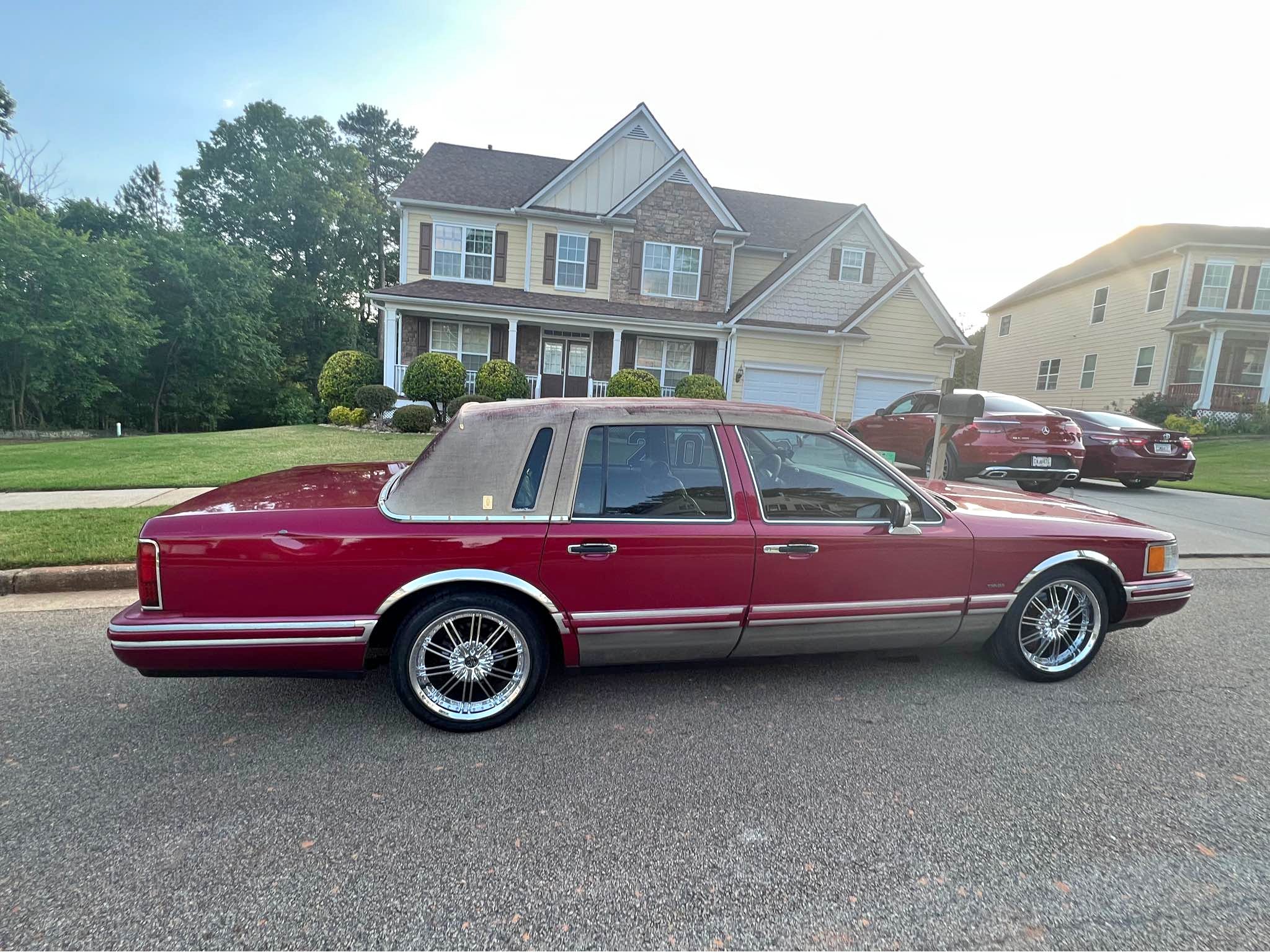 Used 1997 Lincoln Town Car Sedan Executive Specs & Features