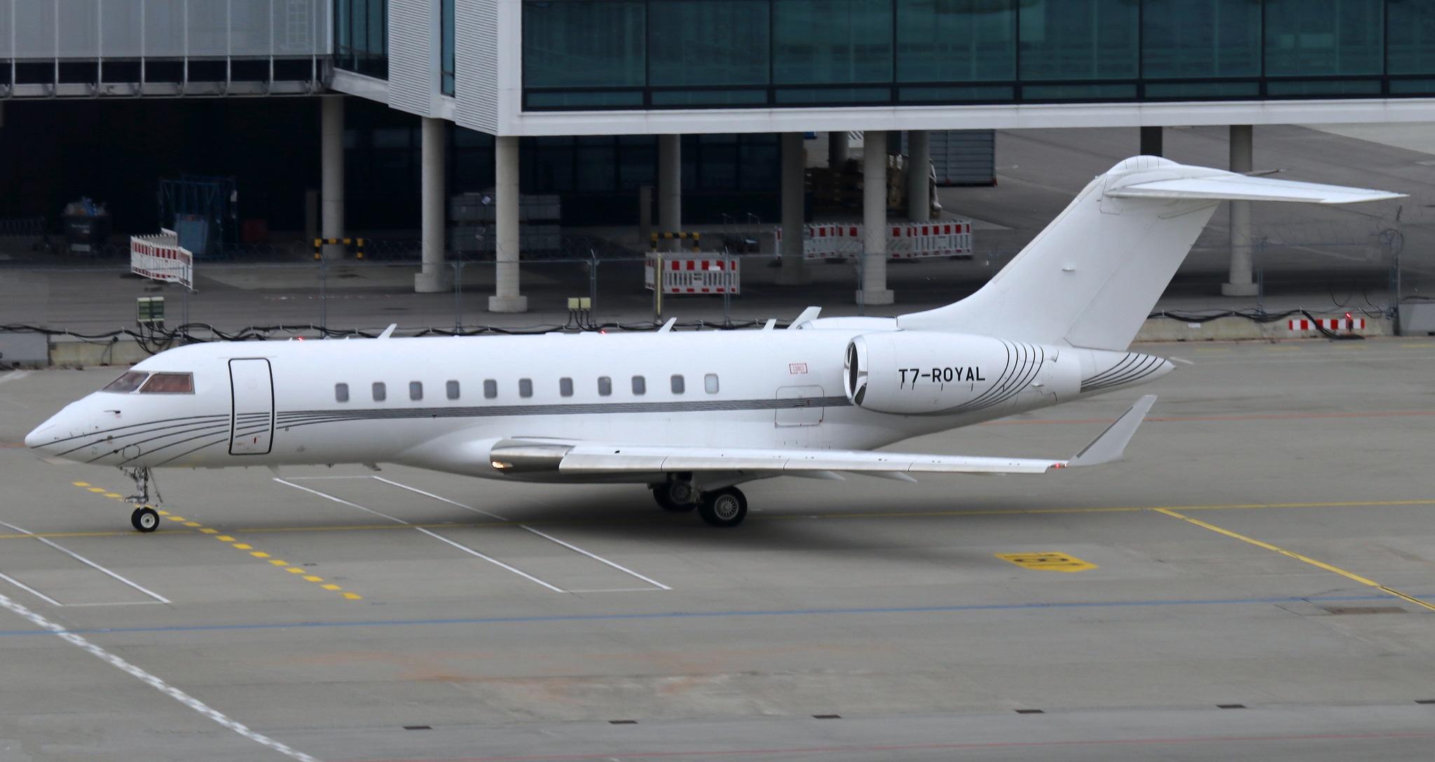 Zürich 21.7.2025, T7-DUA, Hawker 900XP, Avcon Jet San Marino
