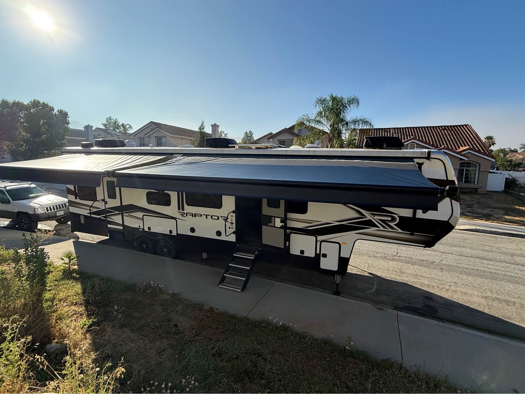 2023 Keystone Raptor 351