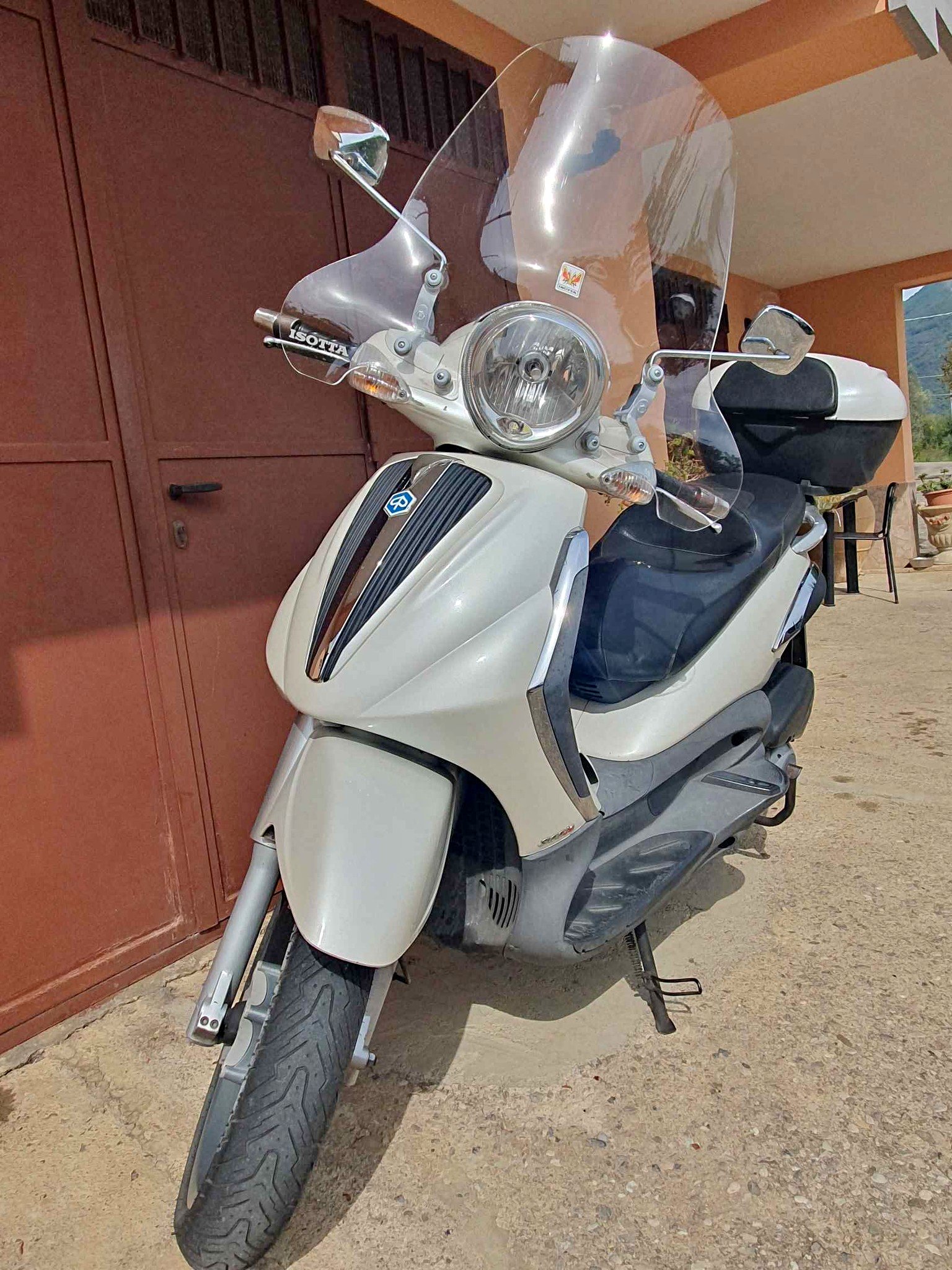 Bulle pare-brise GIVI incolore pour scooter Piaggio Beverly 125 ie, 300