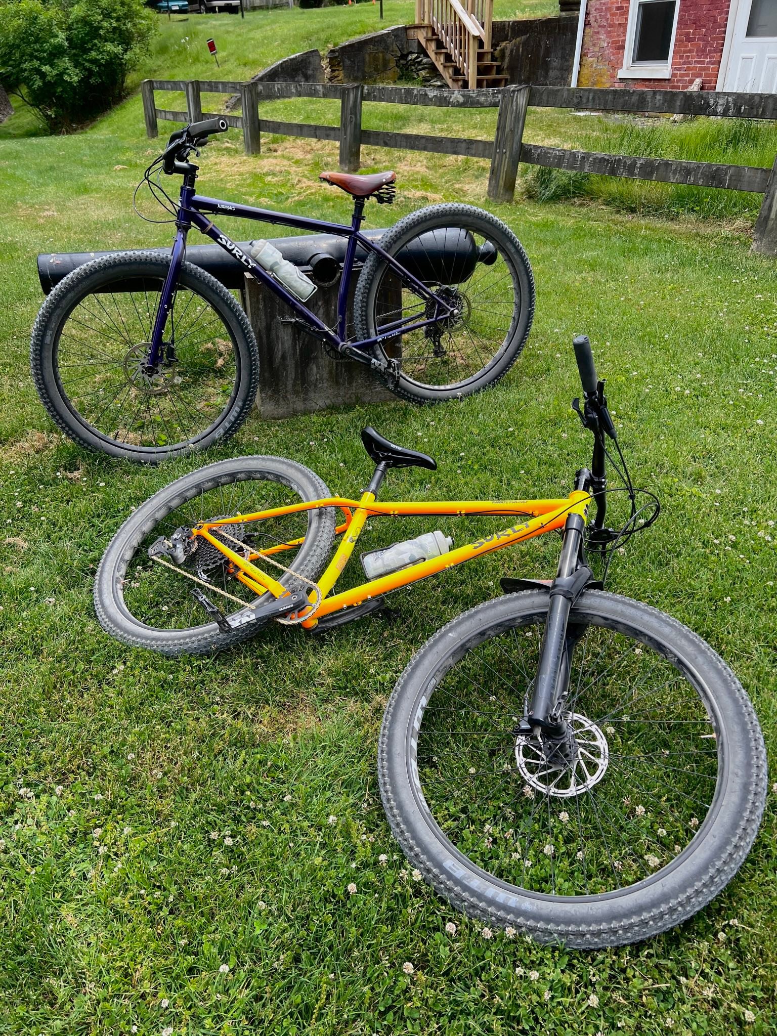 Why does Surly's Toxic Tangerine Karate Monkey paint fade?