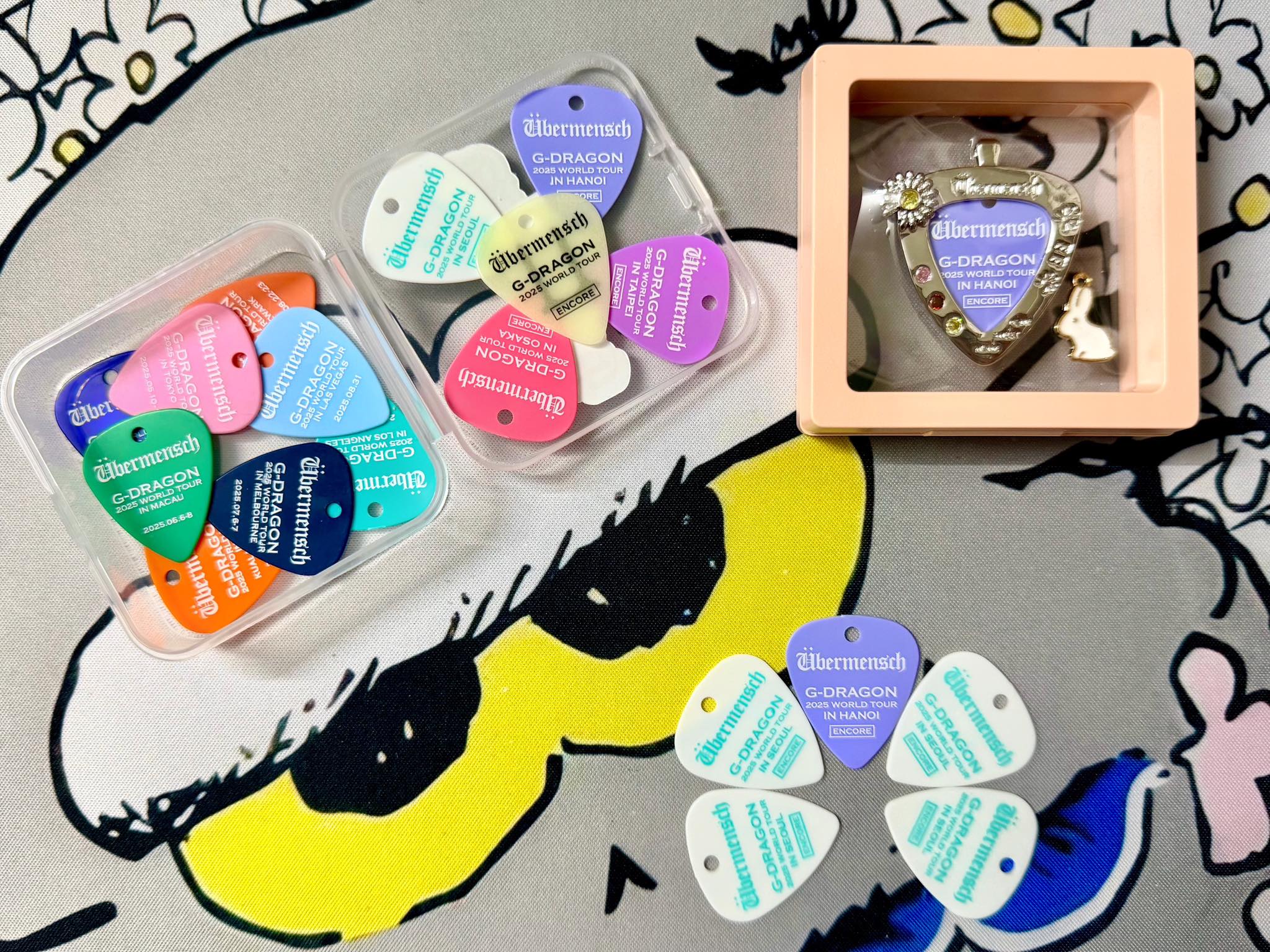 Trading guitar picks for G-Dragon concerts | Boston, MA