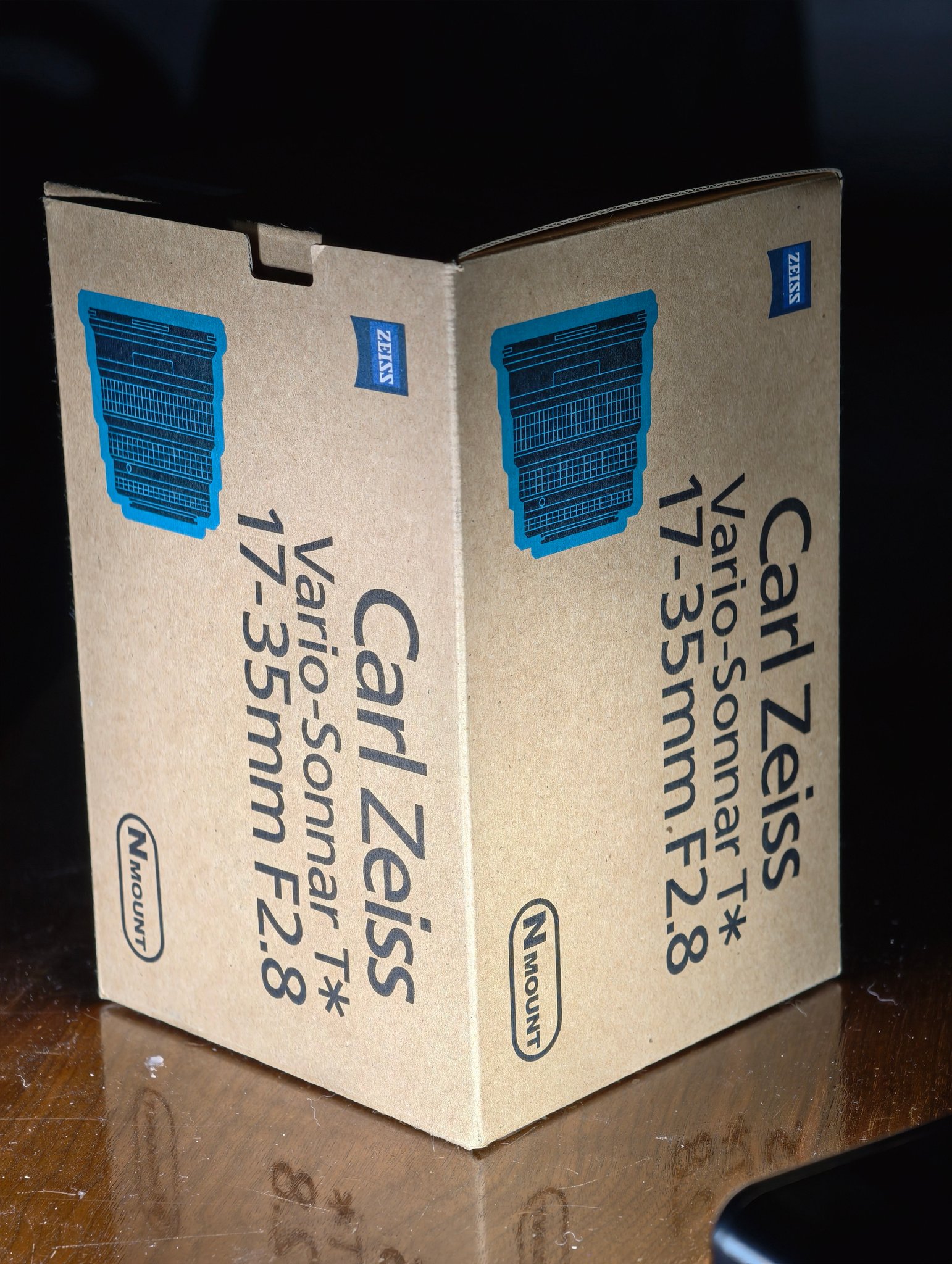 Pictures of the contax 17-35 mm F2.8 vario-sonnar , answer from 