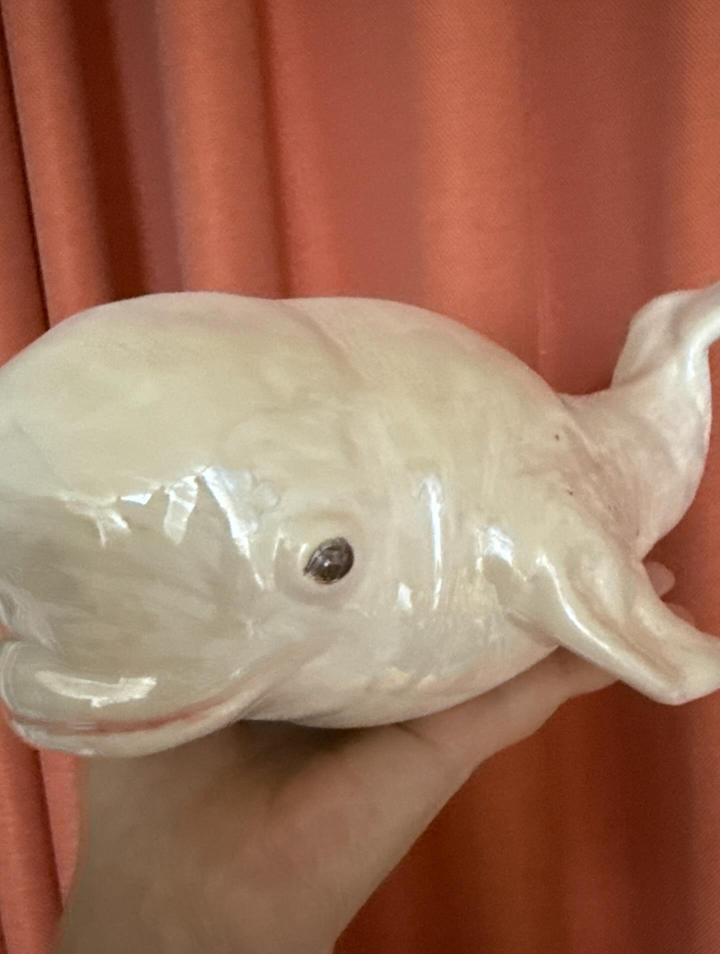 白い陶器のシロイルカの置物 , 陶芸家リュドミラ・アルヒポワ