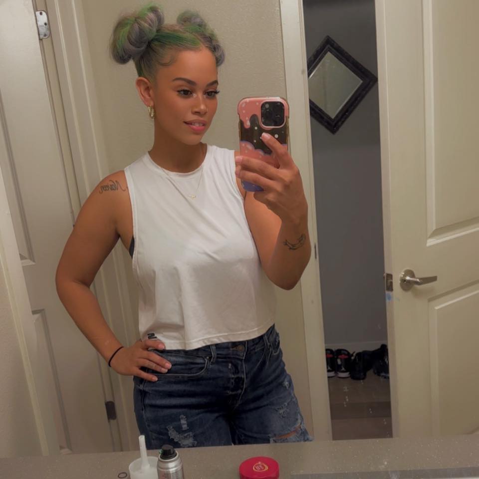 Simone Collins