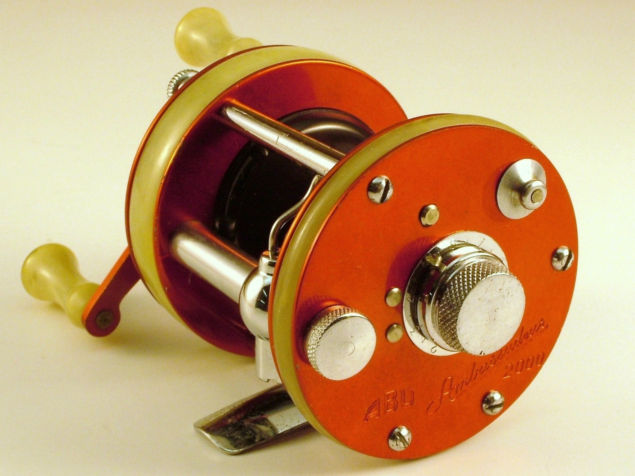 abu garcia ambassadeur 2000 7000 C Round Reel The Abu Garcia 7000 reel features a synchronized level wind system that provides even line lay and a smooth retrieve What is the history of