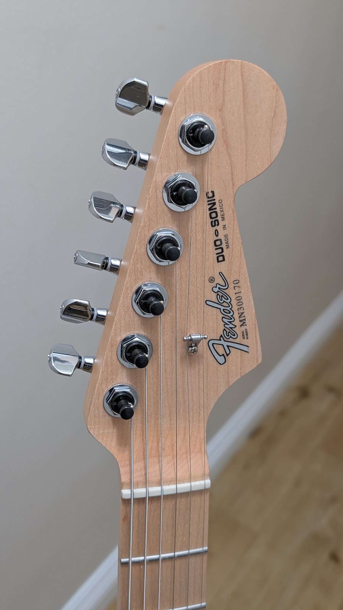 Fender Duo-Sonic guitar rebuild with Warmoth neck and new pickguard