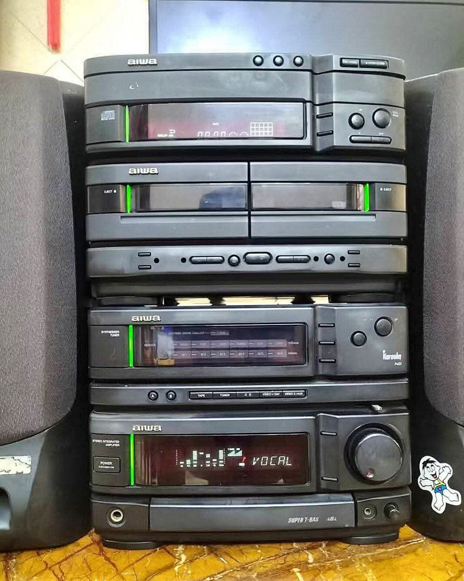 Aiwa NSX-D737 compact disc stereo system.😱