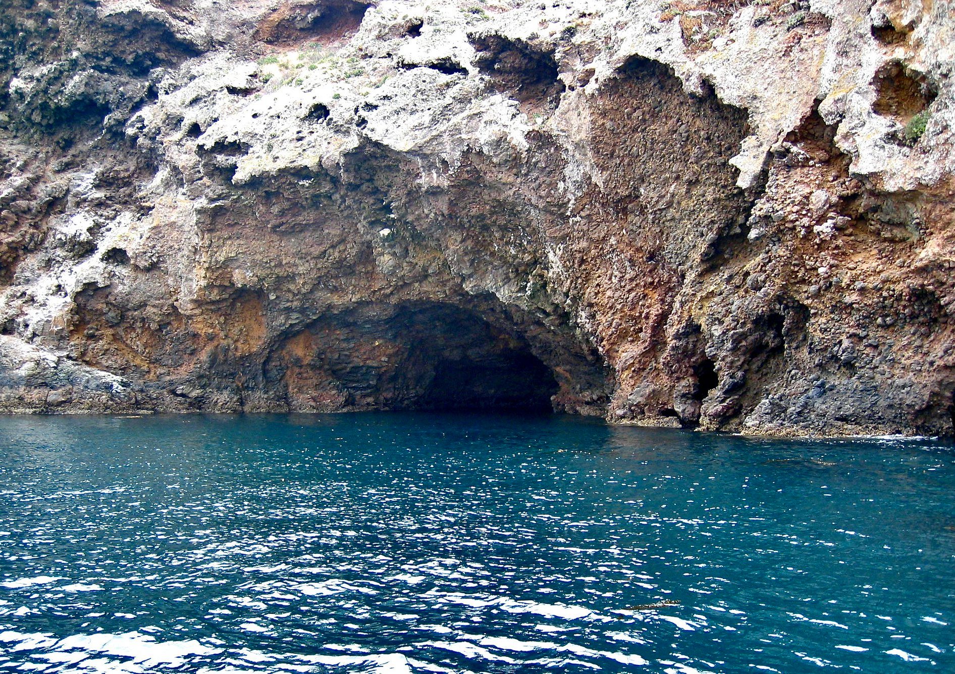 Secret Cave of Seven Miles Beach: Santa Cruz