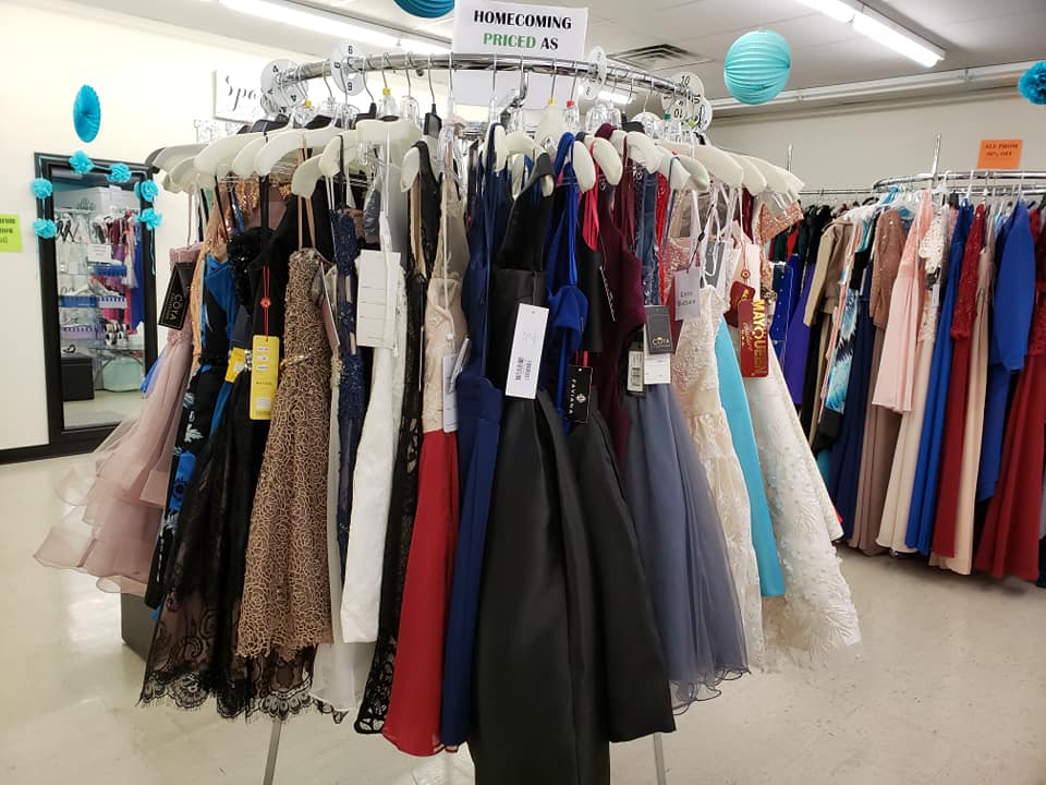 places that buy used homecoming dresses to in Papillion, NE M