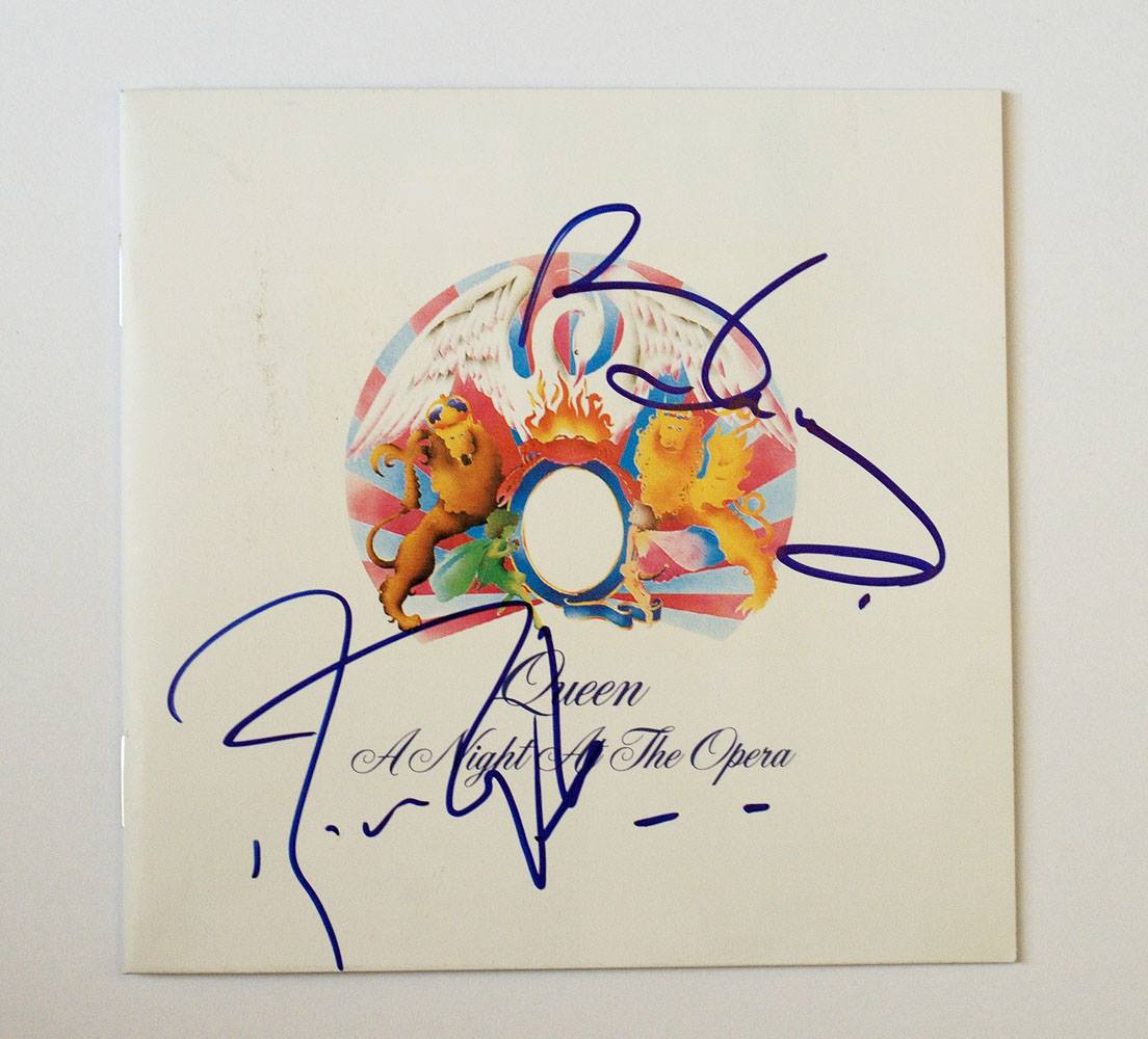 Do you have RT's autograph? When and where did you get it? Tell us