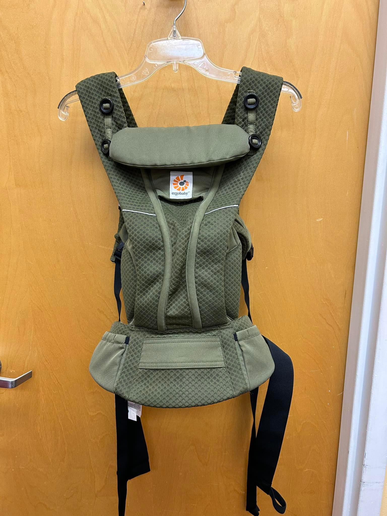 $80 retails $200!!! Like new! Ergobaby Omni Breeze Carrier, olive 