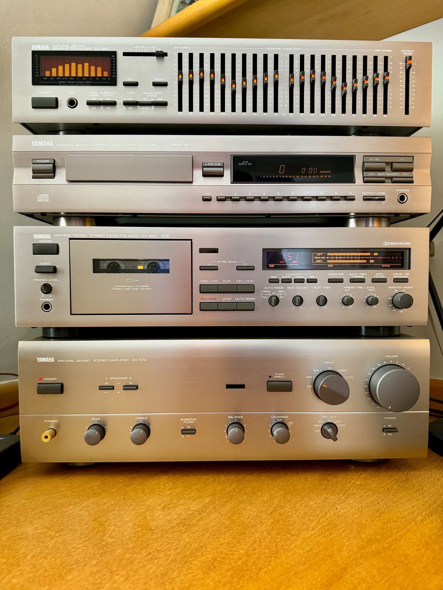 What can you tell me about the Yamaha ax-570 amplifier?