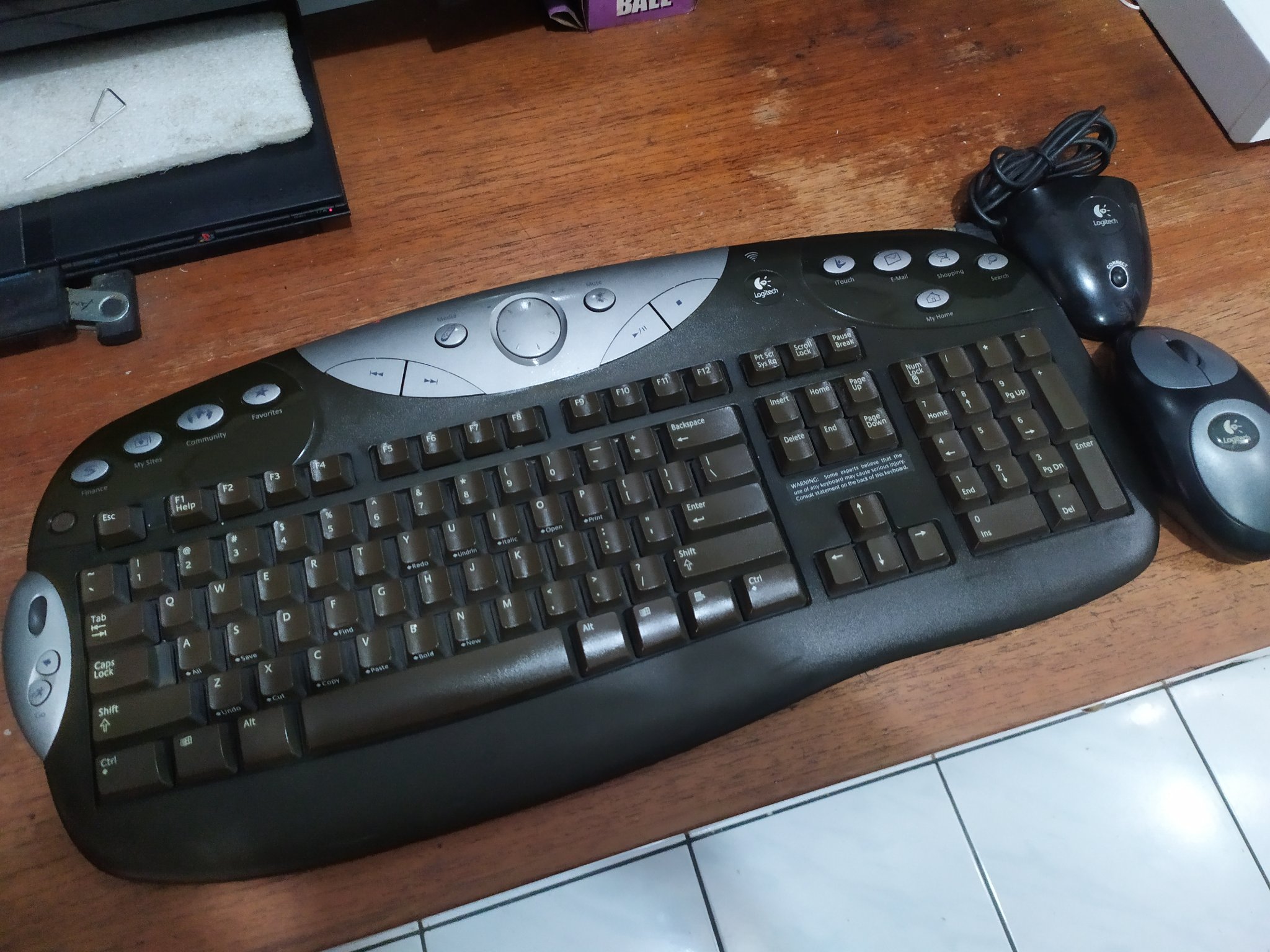 Logitech Cordless Freedom Optical Keyboard Mouse USB Wireless Retro