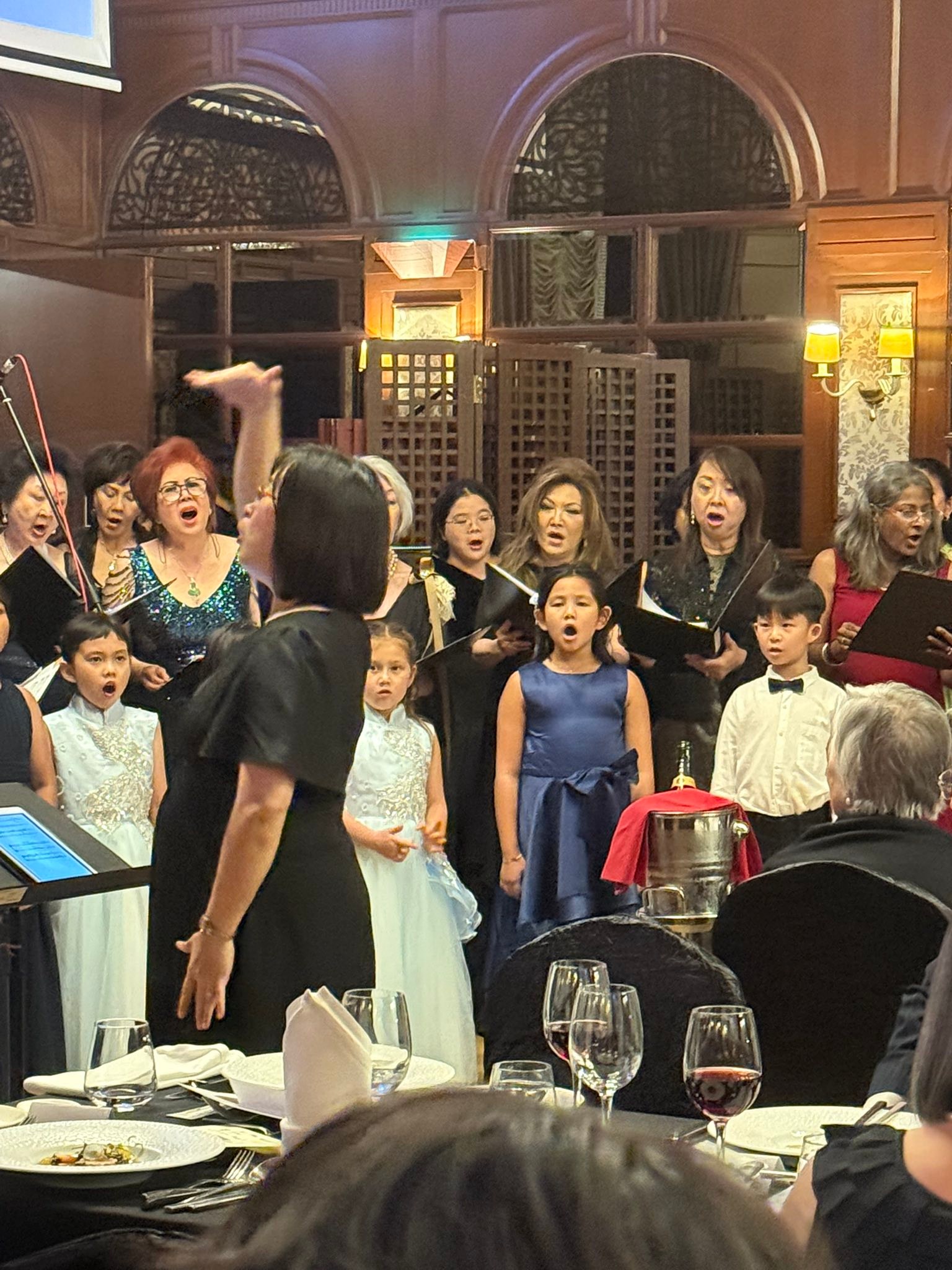 I am invited to listen to the Tanglin Club Choir, only to find out that Bonnie Tong is part of the choir. Bravo!