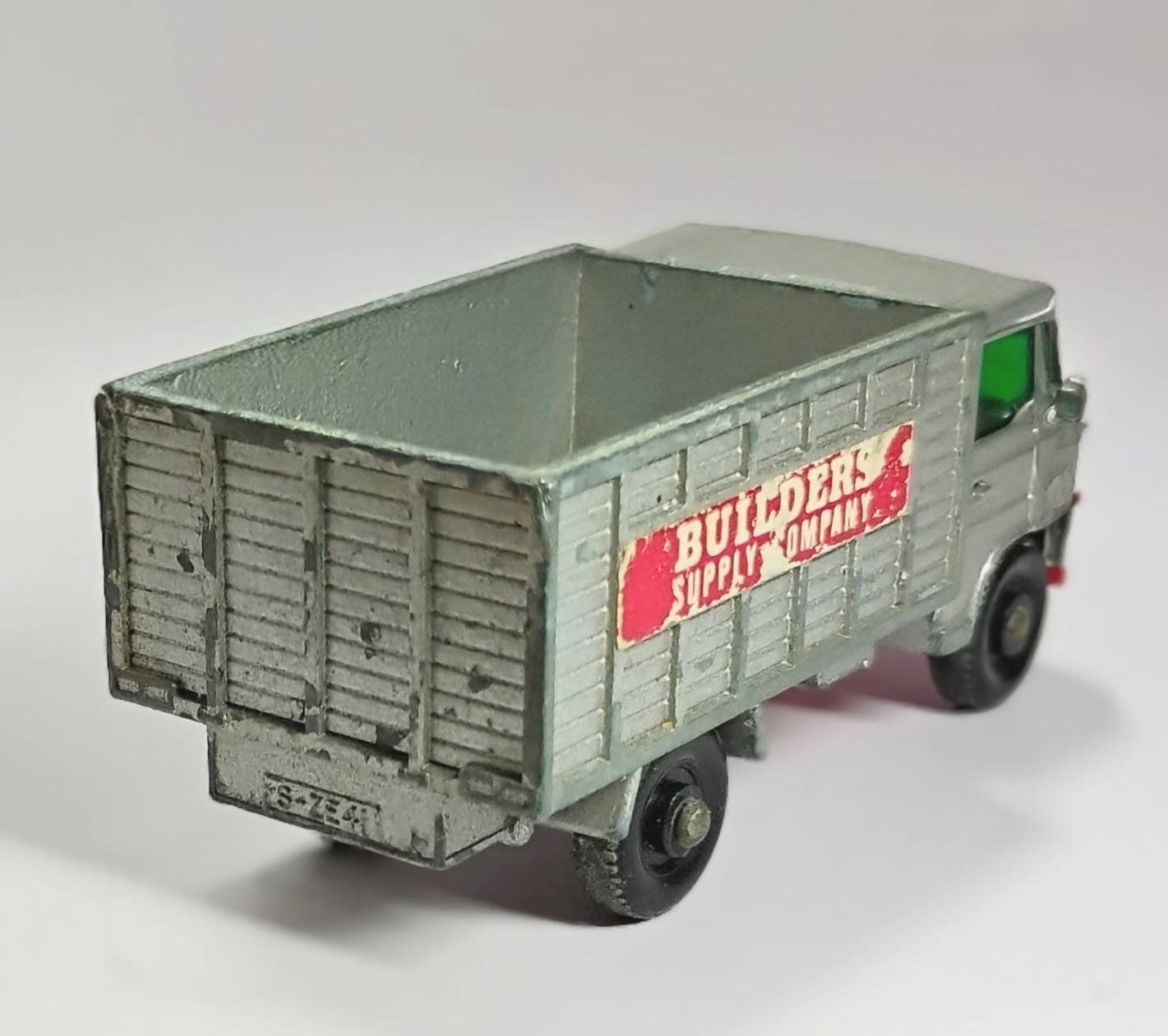 Sold.Lesney Matchbox 54 saracen personnel carrier R150 height 3cm