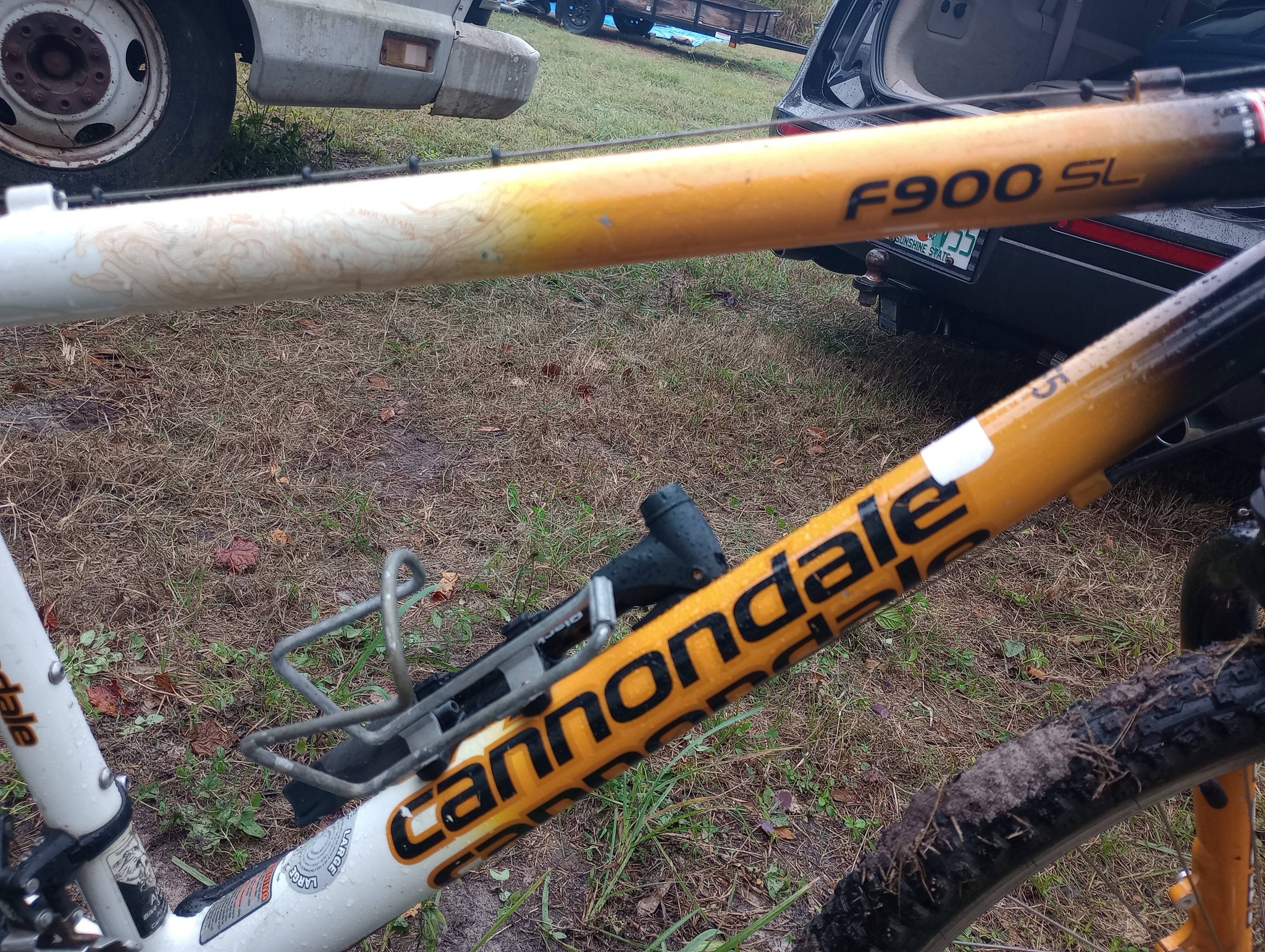 Unique Cannondale bike paint scheme?