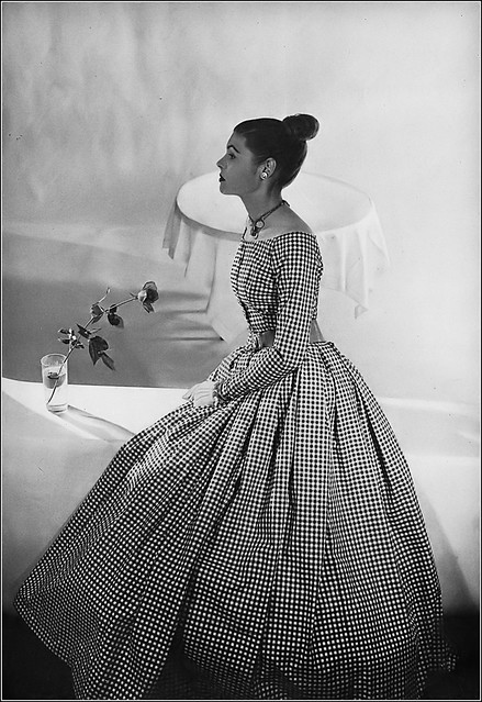 Chemisier Vintage Vogue Années 1940 - Motif Couture Rétro Et Élégant