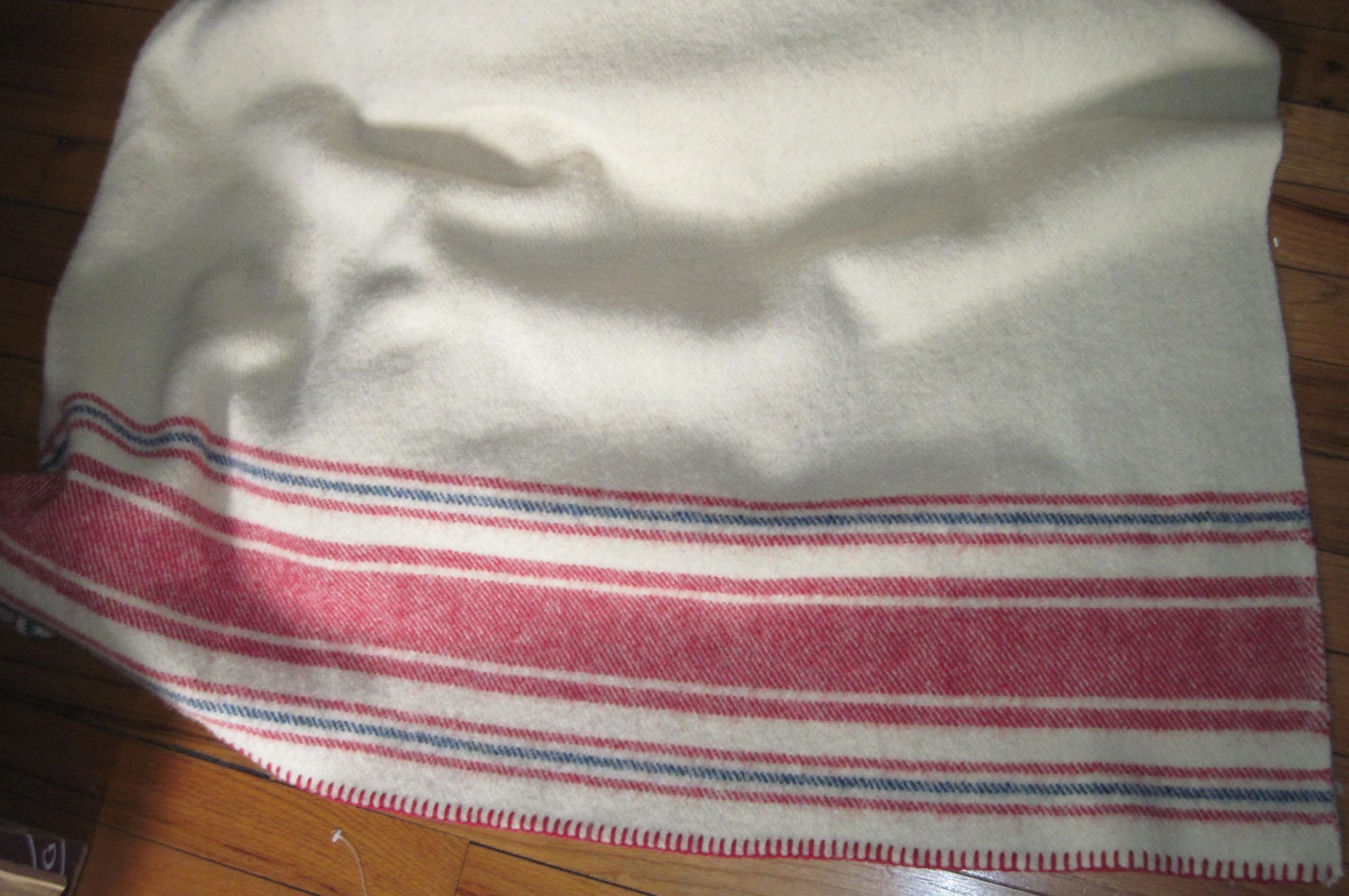 What are the characteristics of a true Dutch blanket?