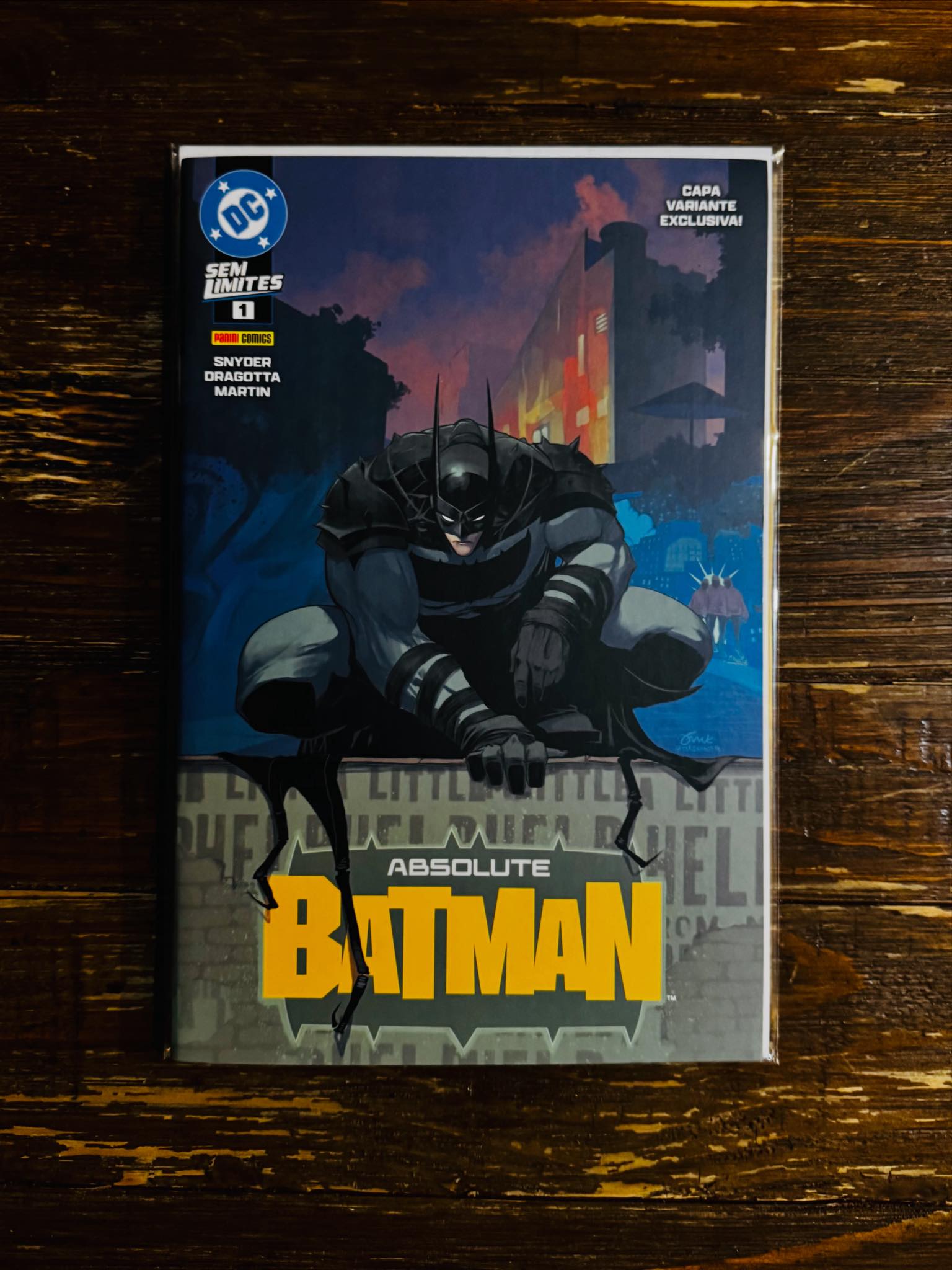 Are Japanese Absolute Batman variants available in the CLZ Comics app?