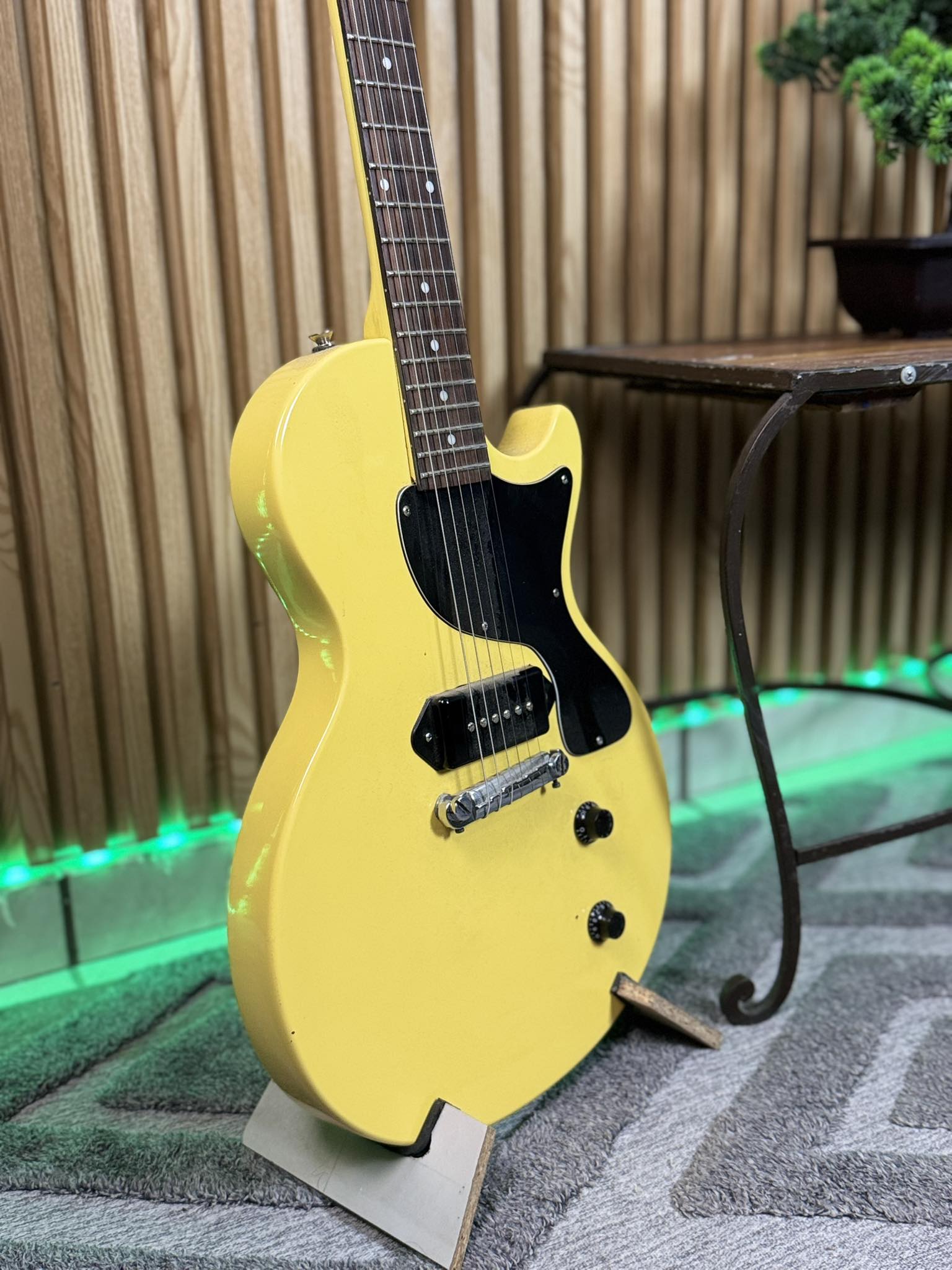 We are “TV YELLOW” #epiphone #gibson #lespaul #SG #guitar #bigtone