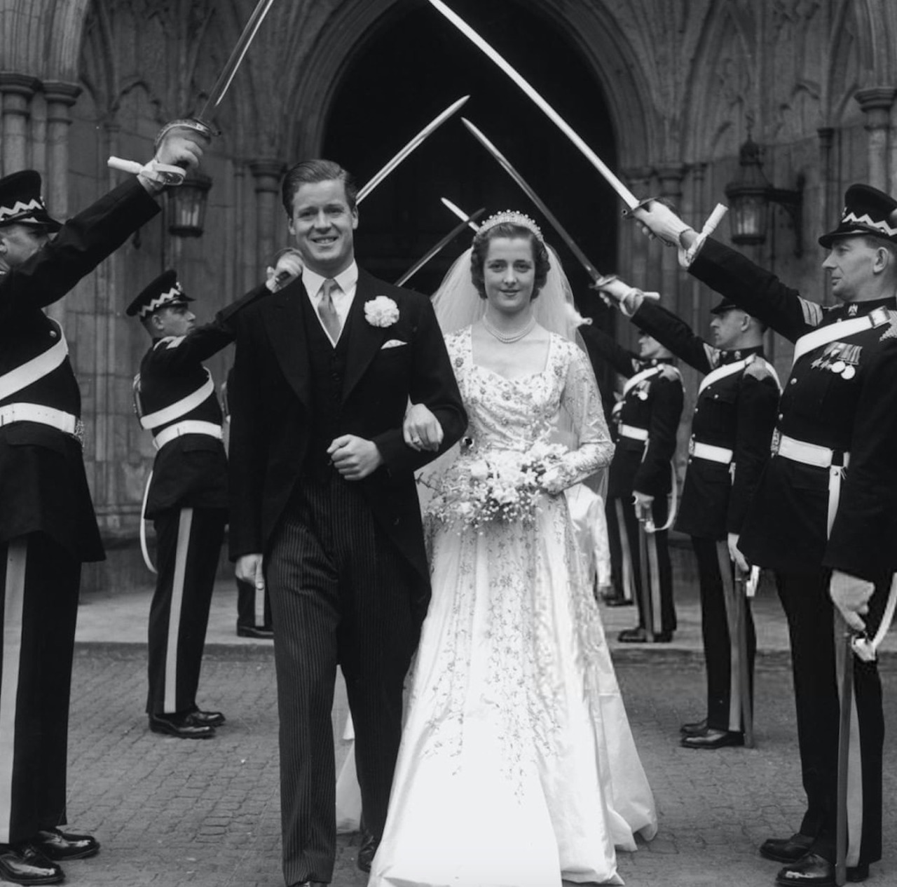 FASHION OF BYGONE DAYS WORLDWIDE (1400s-1960s) | The Honourable Frances ...
