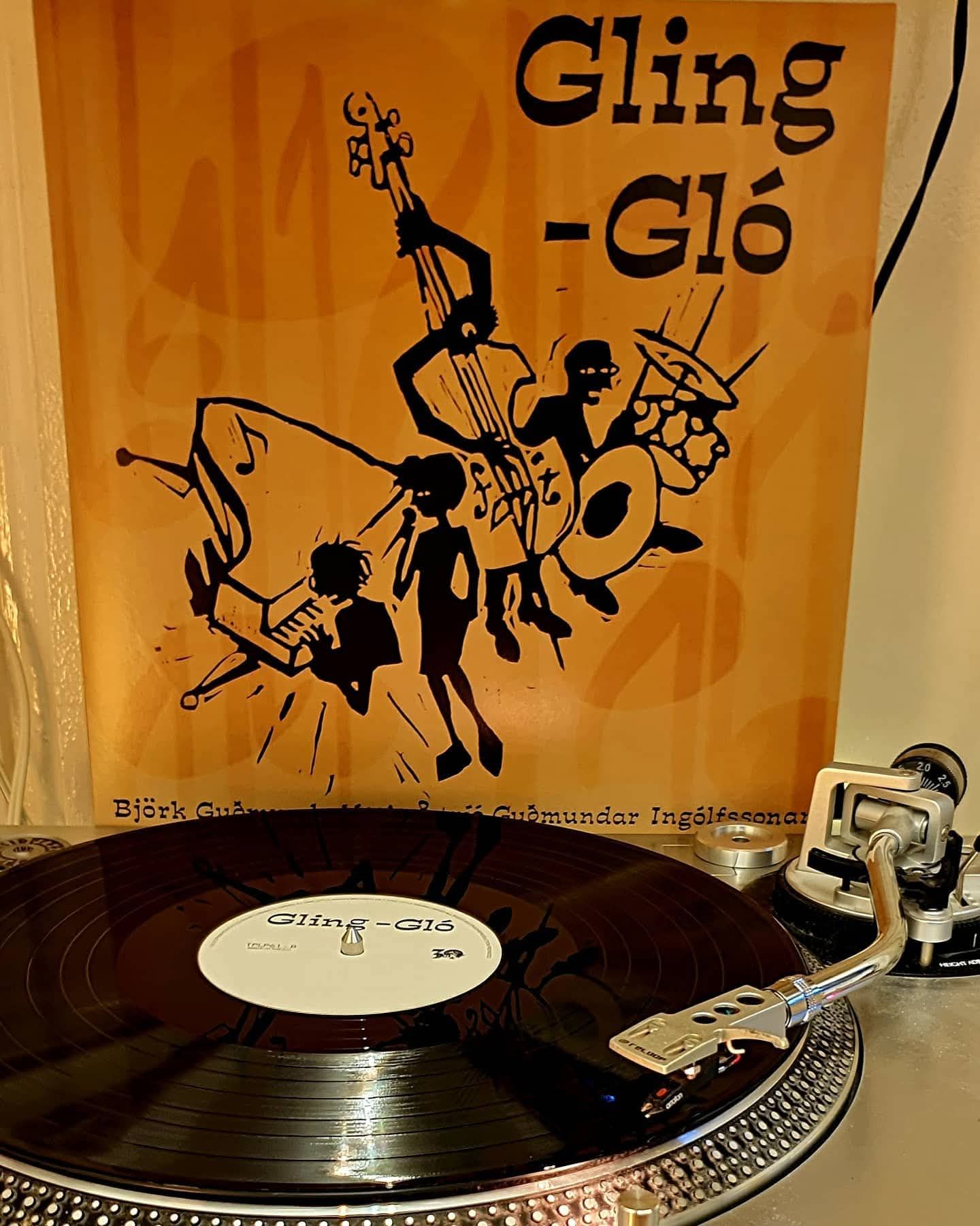🎻 Björk & Guðmundur Ingólfsson, who collaborated with his Trio on
