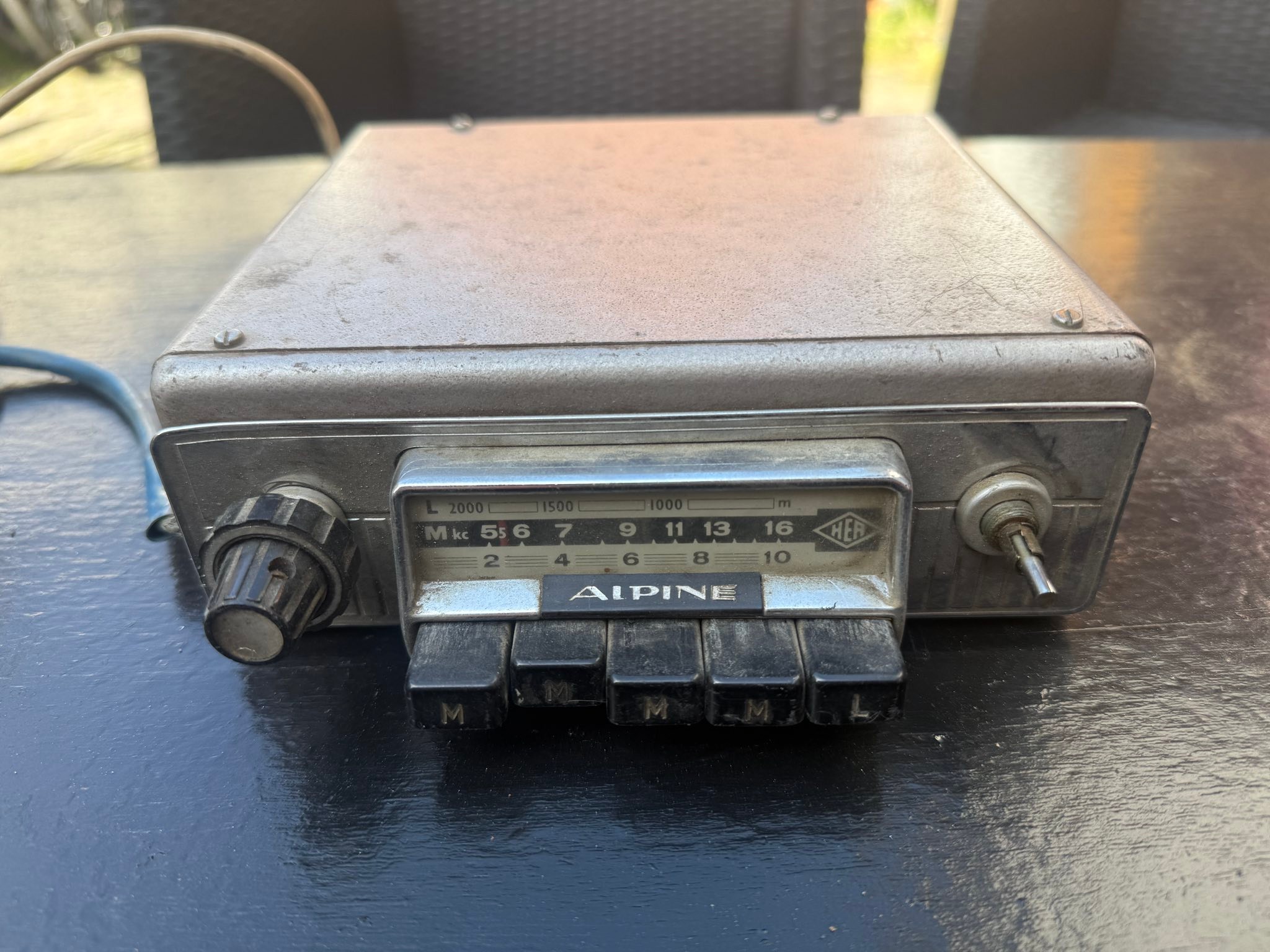 Alpine DVA-9965J, a legendary vintage car-audio head unit