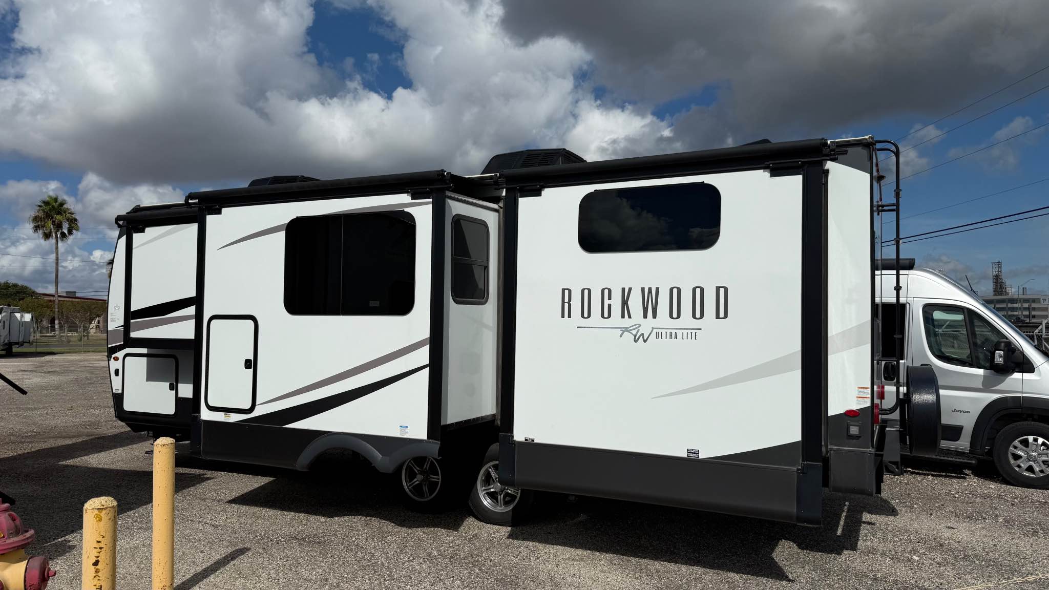 2025 Rockwood RV. Sleeps 5-7 SALE!!! Great for families or friends!