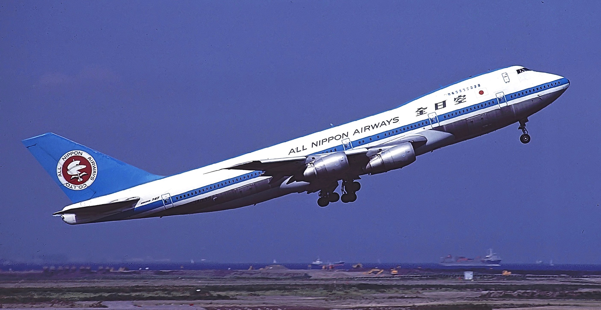 JA8139 747-181SR of ANA seen departing Tokyo-Haneda in July 1985